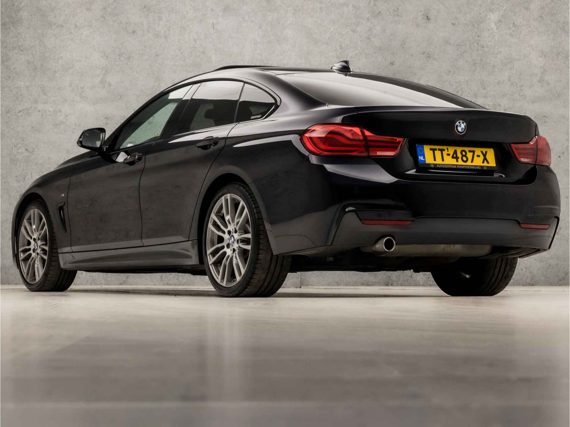 BMW 4 Serie Gran Coupé 418i M Sport High Executive Automaat (SCHUIFDAK, CARBON BLACK, M PAKKET, BRUIN LEDER, DEALER ONDERHOUDEN, GROOT NAVI, STOELVERWARMING, SPORTSTOELEN, GETINT GLAS, PARKEERSENSOREN, NIEUWSTAAT) - 3/40