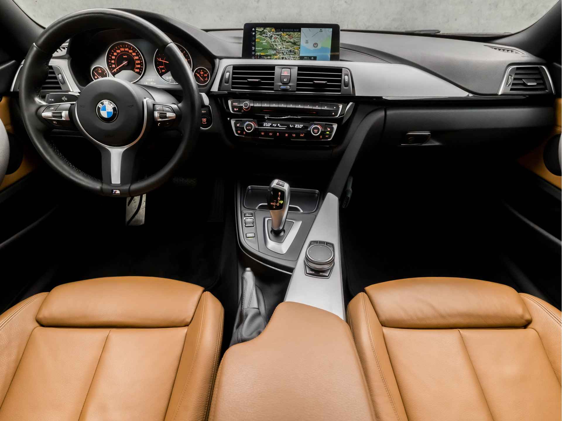 BMW 4 Serie Gran Coupé 418i M Sport High Executive Automaat (SCHUIFDAK, CARBON BLACK, M PAKKET, BRUIN LEDER, DEALER ONDERHOUDEN, GROOT NAVI, STOELVERWARMING, SPORTSTOELEN, GETINT GLAS, PARKEERSENSOREN, NIEUWSTAAT) - 6/40