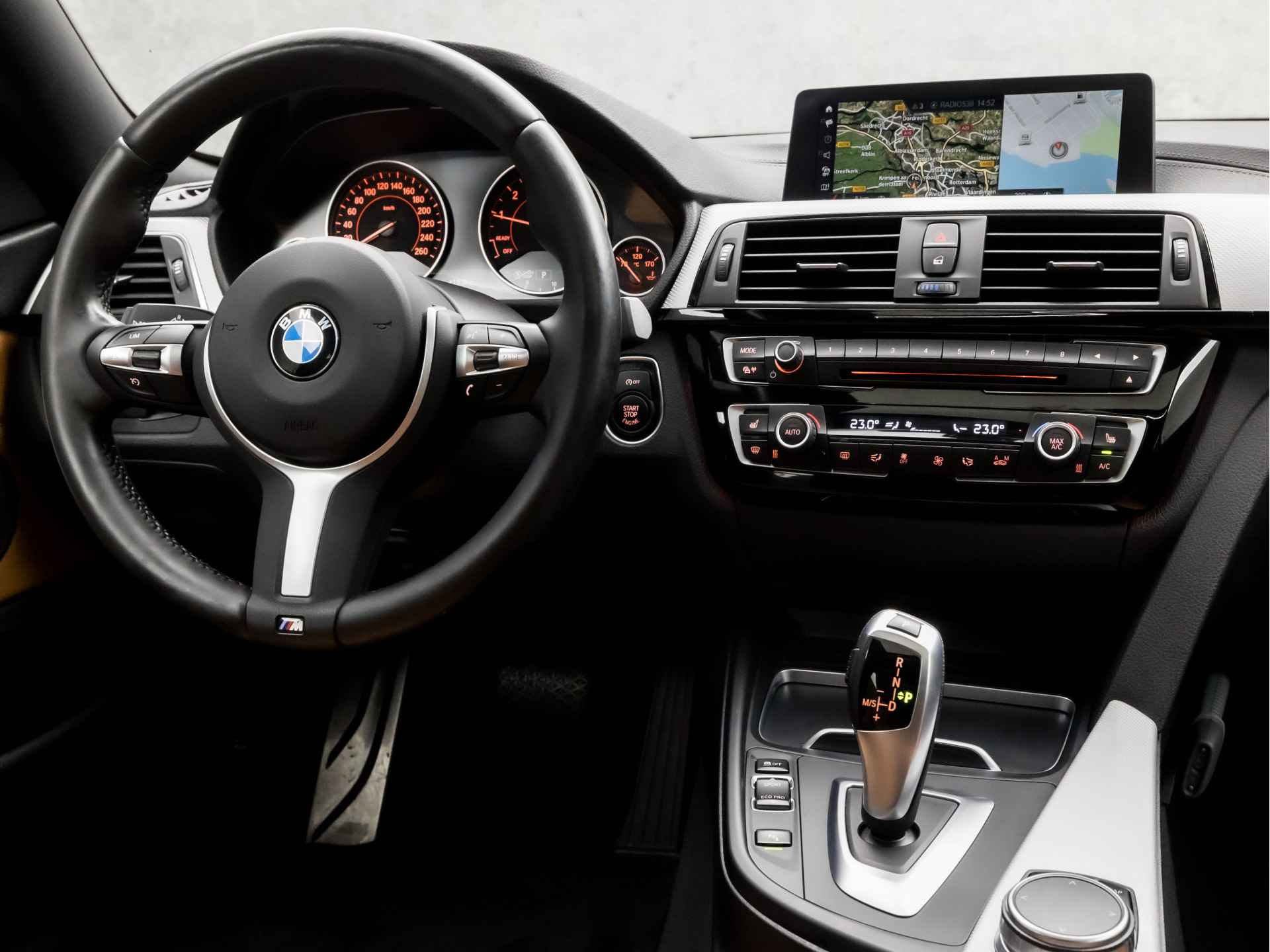 BMW 4 Serie Gran Coupé 418i M Sport High Executive Automaat (SCHUIFDAK, CARBON BLACK, M PAKKET, BRUIN LEDER, DEALER ONDERHOUDEN, GROOT NAVI, STOELVERWARMING, SPORTSTOELEN, GETINT GLAS, PARKEERSENSOREN, NIEUWSTAAT) - 7/40