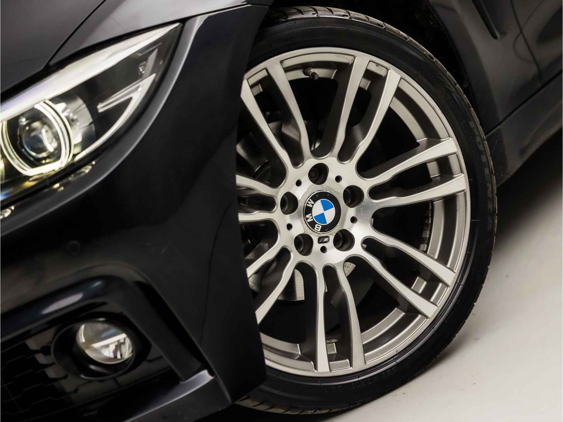 BMW 4 Serie Gran Coupé 418i M Sport High Executive Automaat (SCHUIFDAK, CARBON BLACK, M PAKKET, BRUIN LEDER, DEALER ONDERHOUDEN, GROOT NAVI, STOELVERWARMING, SPORTSTOELEN, GETINT GLAS, PARKEERSENSOREN, NIEUWSTAAT) - 21/40