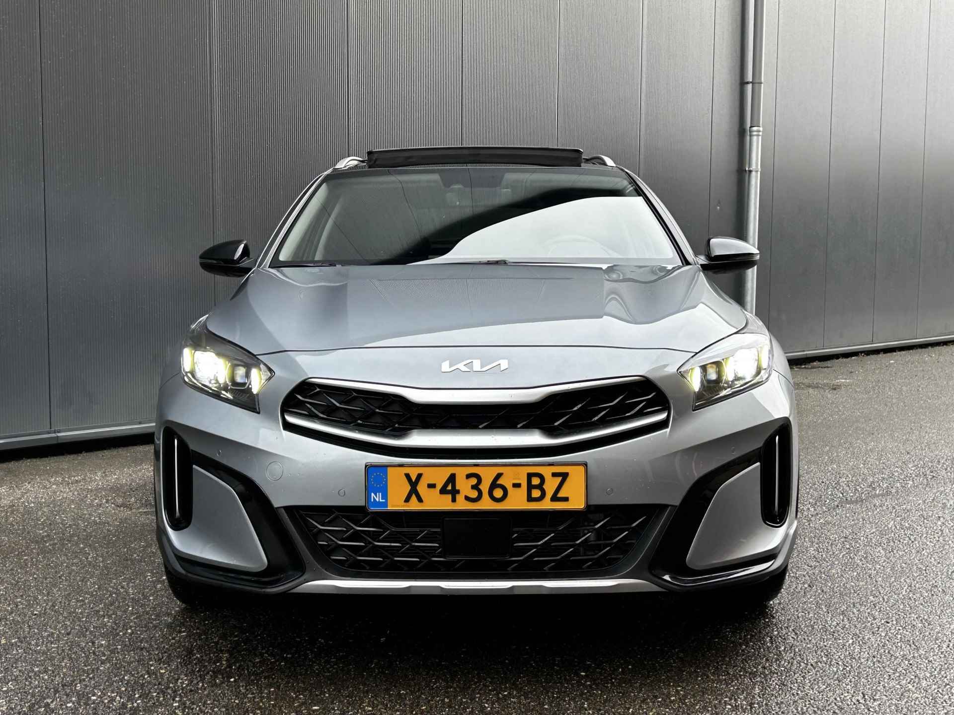 Kia XCeed 1.6i PHEV ExecutiveLine Navi | Bluetooth | Camera | Climate & (adaptieve) cruise control | Keyless entry & start | Leder interieur | Metallic lak | Schuifkantel dak | Fabrieksgarantie t/m 17-10-2029 - 2/43