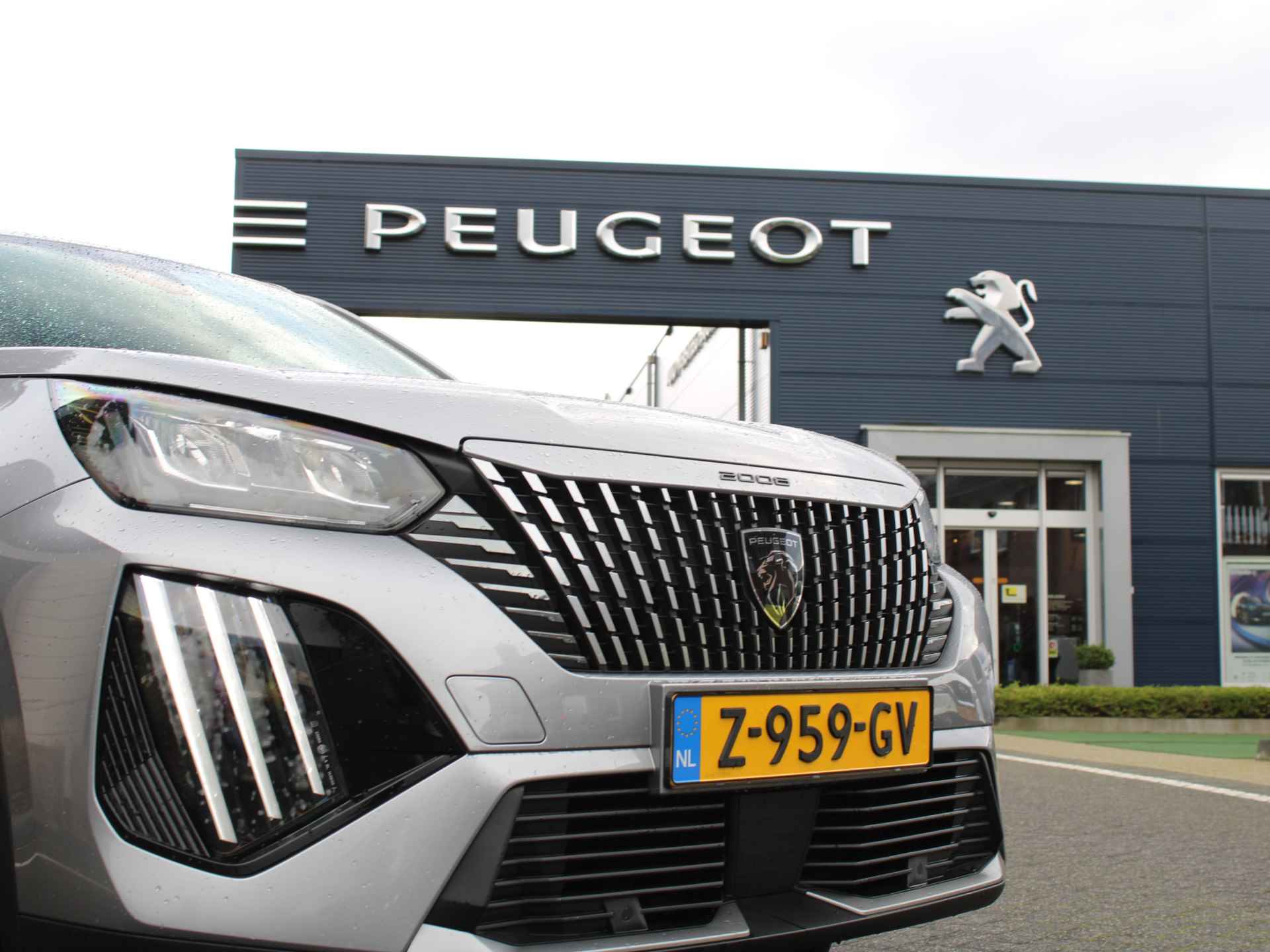 Peugeot 2008 1.2 PureTech 100PK Allure Navigatie, Achteruitrijcamera, Apple Carplay, Android Auto, Parkeersensoren Voor & Achter - 4/29