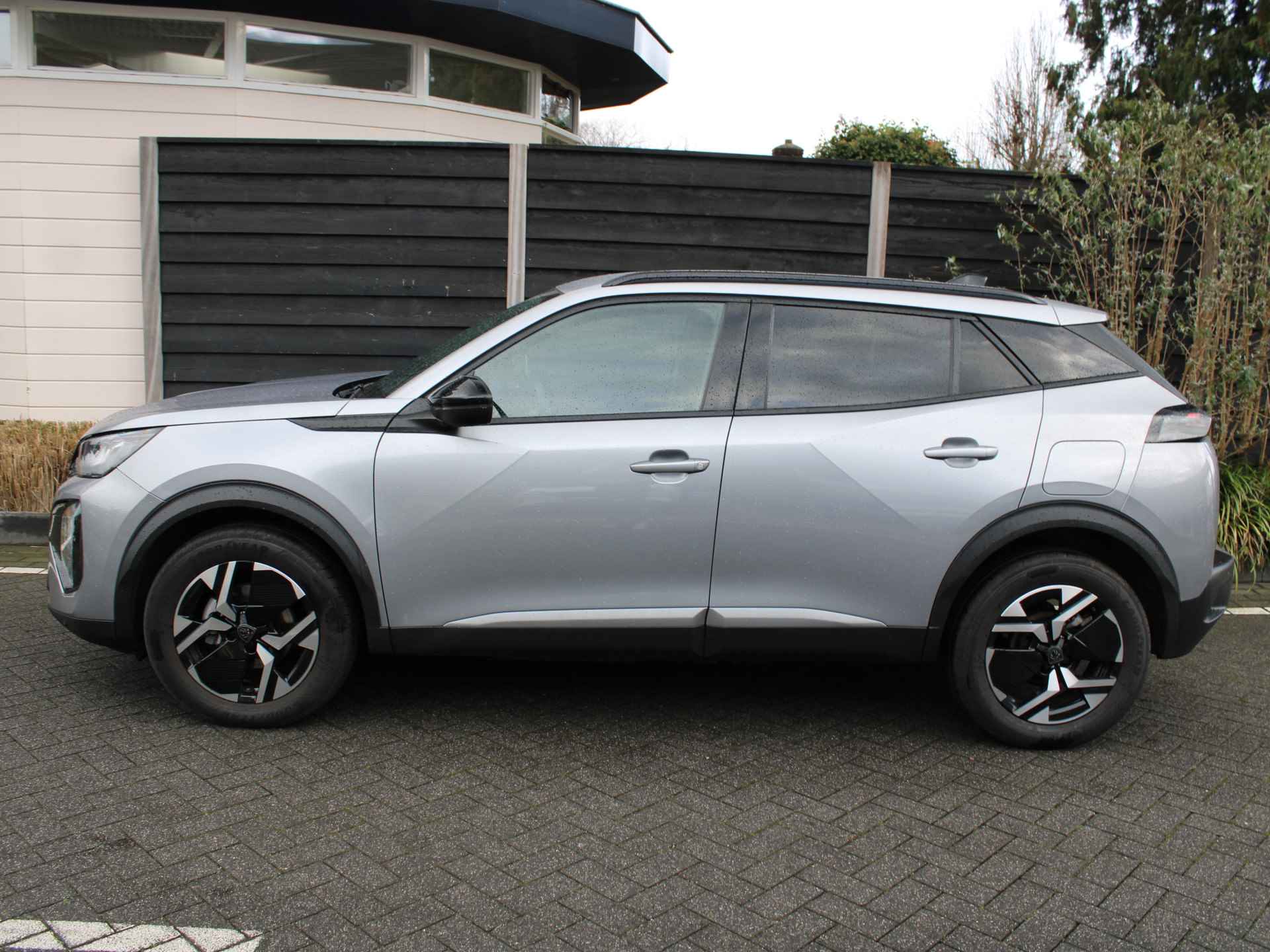 Peugeot 2008 1.2 PureTech 100PK Allure Navigatie, Achteruitrijcamera, Apple Carplay, Android Auto, Parkeersensoren Voor & Achter - 7/29