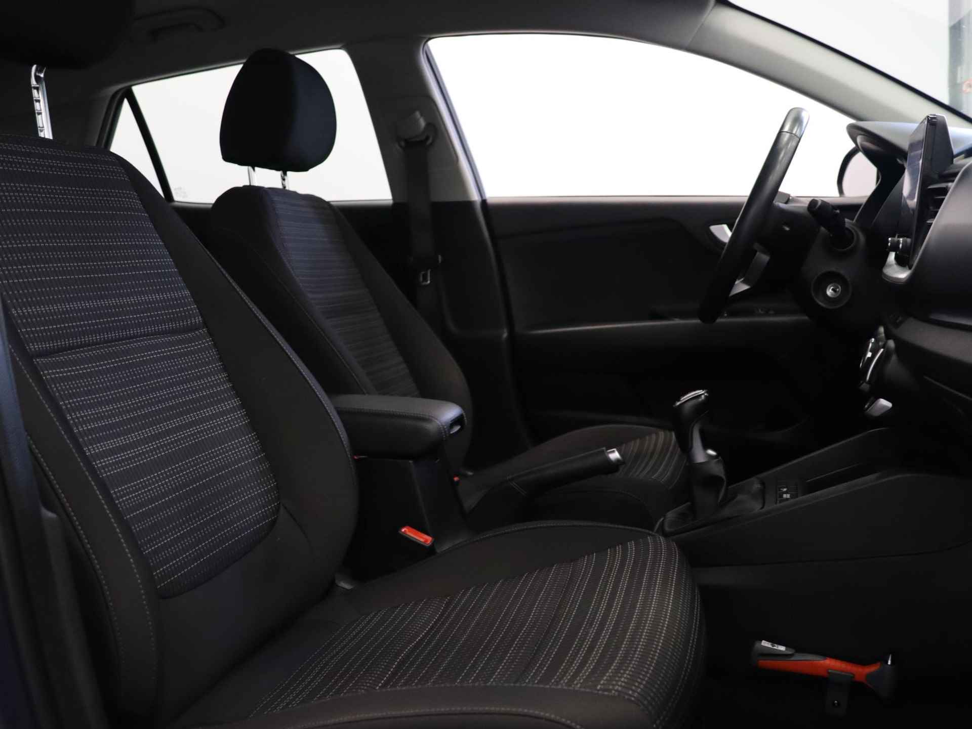 Kia Stonic 1.0 T-GDi MHEV DynamicLine | Camera | Apple Carplay / Android Auto | Airco | Cruise control | Bluetooth | Lichtmetalen velgen | - 17/37