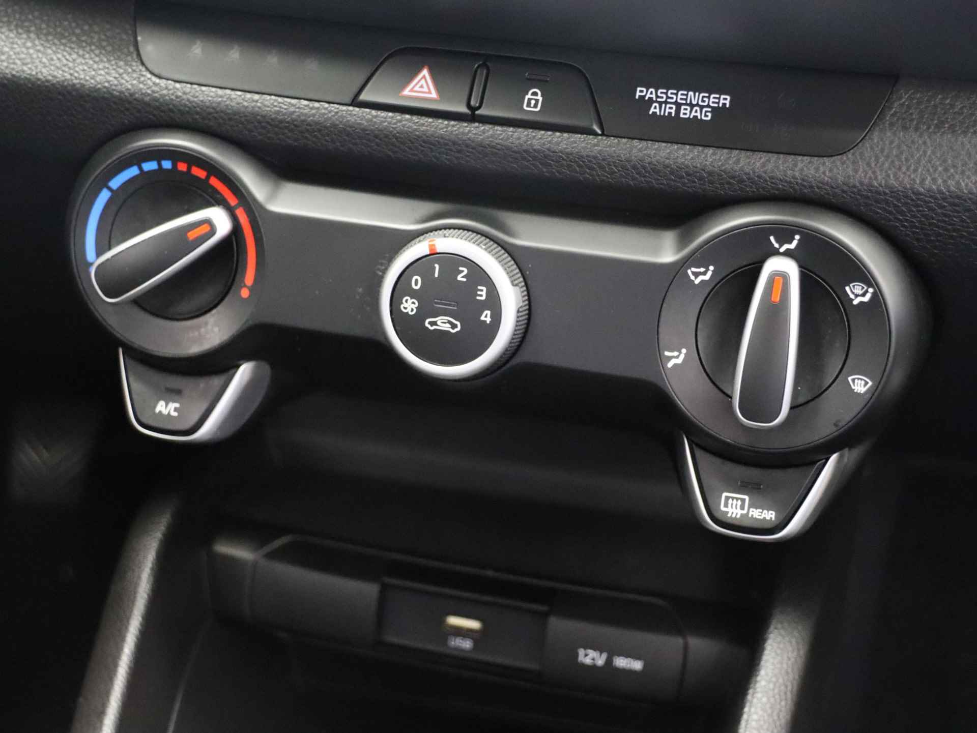Kia Stonic 1.0 T-GDi MHEV DynamicLine | Camera | Apple Carplay / Android Auto | Airco | Cruise control | Bluetooth | Lichtmetalen velgen | - 23/37