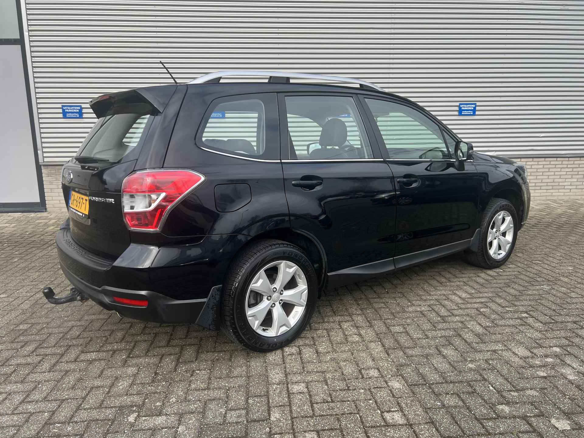 Subaru Forester 2.0 Luxury  | Trekhaak | Achteruitrijcamera | Navi | Lederen bekleding - 4/35