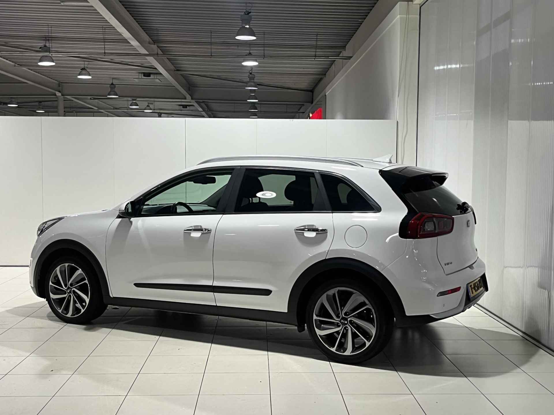 Kia Niro 1.6 GDi Hybrid Design Edition - 3/23