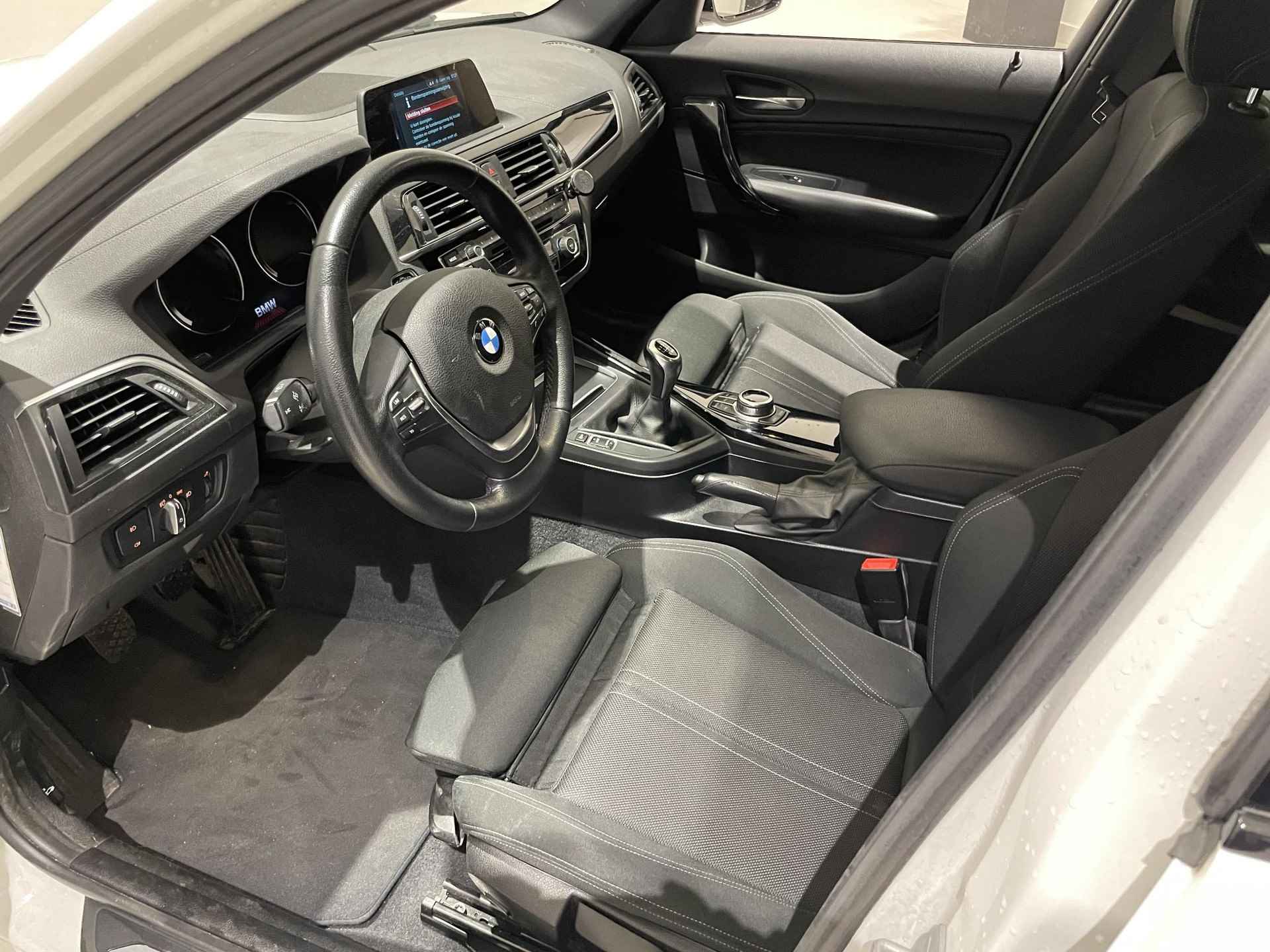 BMW 1-serie 116i Edition Sport Line Shadow Executive 109 PK | Cruise Control | DAB Radio | Parkeersensoren Achter | Bluetooth | Climate Control | Driving Modes | Navigatie | Lichtmetalen Velgen | - 9/26