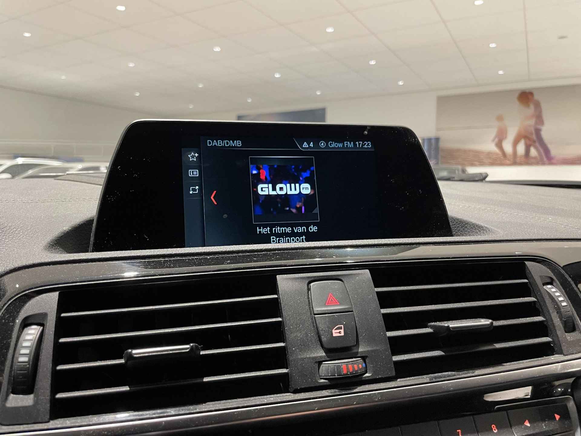 BMW 1-serie 116i Edition Sport Line Shadow Executive 109 PK | Cruise Control | DAB Radio | Parkeersensoren Achter | Bluetooth | Climate Control | Driving Modes | Navigatie | Lichtmetalen Velgen | - 17/26