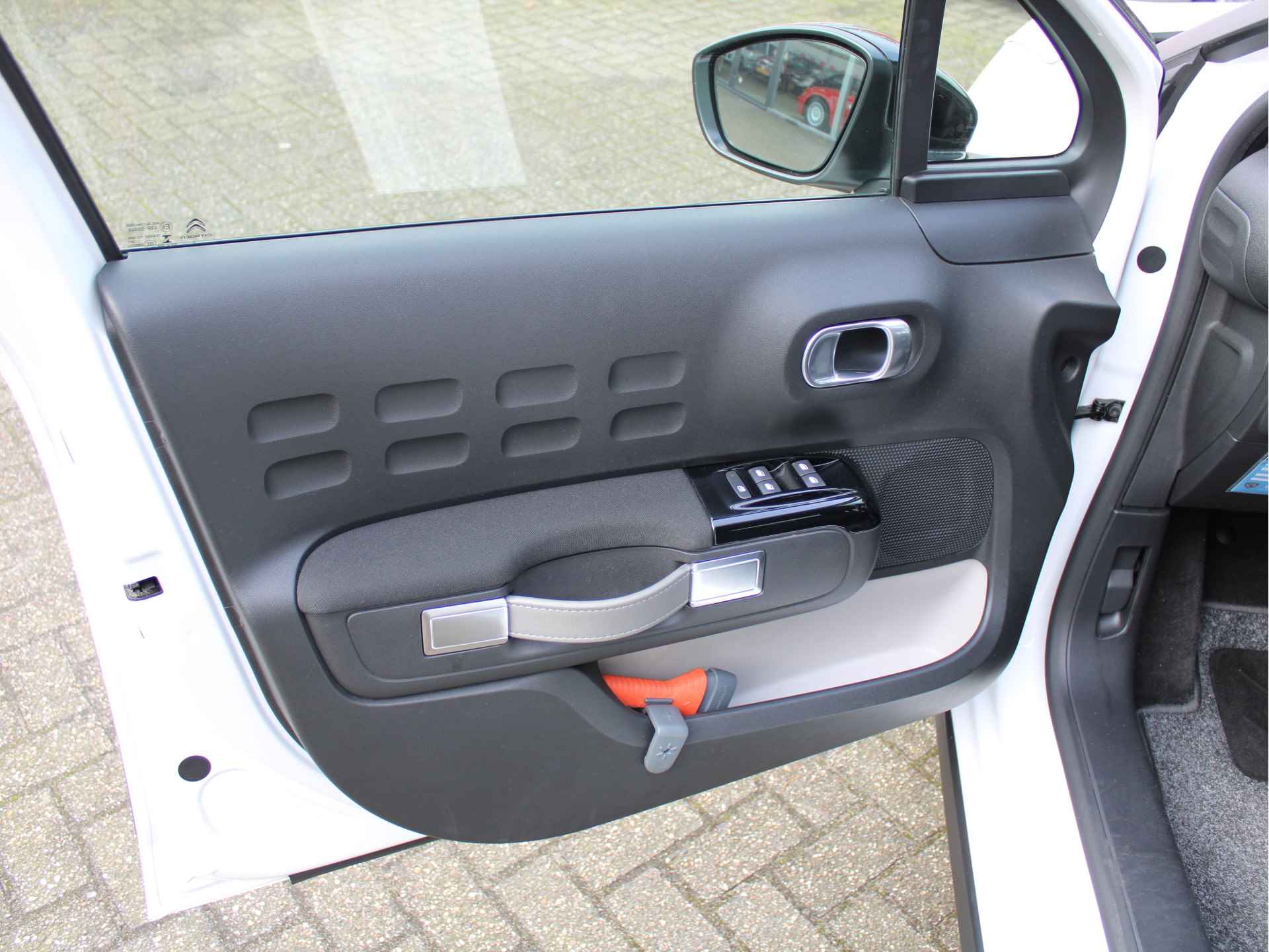 Citroën C3 1.2 PureTech 110PK S&S Business Automaat /NAVI/PDC/Keyless/Lane assist/Stoelverwarming/Apple carplay/Cruise control/NAP! 1e eig! Dealer onderhouden! - 6/51
