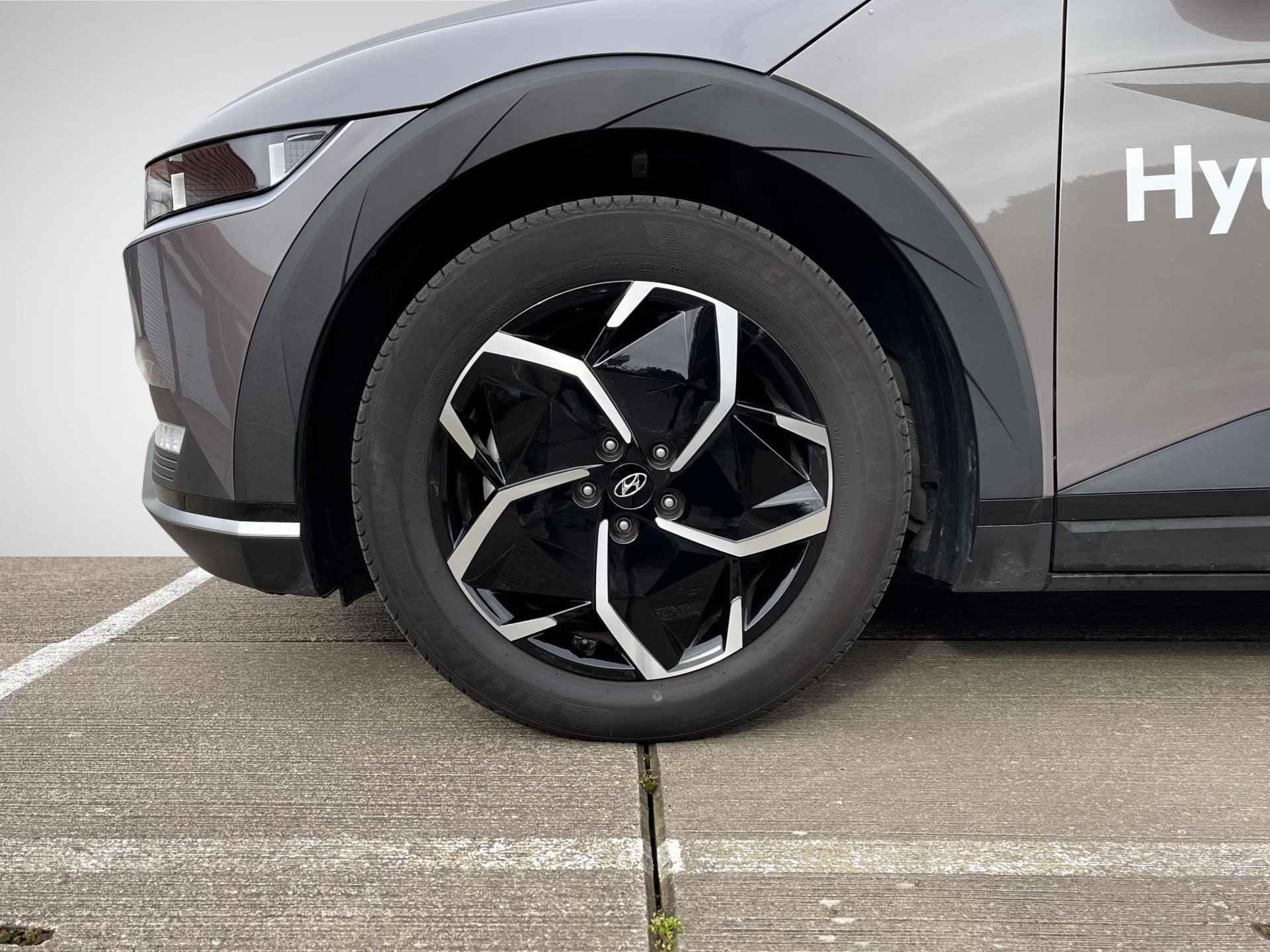 Hyundai IONIQ 5 77 kWh Connect Option Pack | Warmtepomp | Stuur- + Stoelverwarming | Adapt. Cruise Control | Apple Carplay/Android Auto | BOSE Audio | Rijklaarprijs! - 8/24