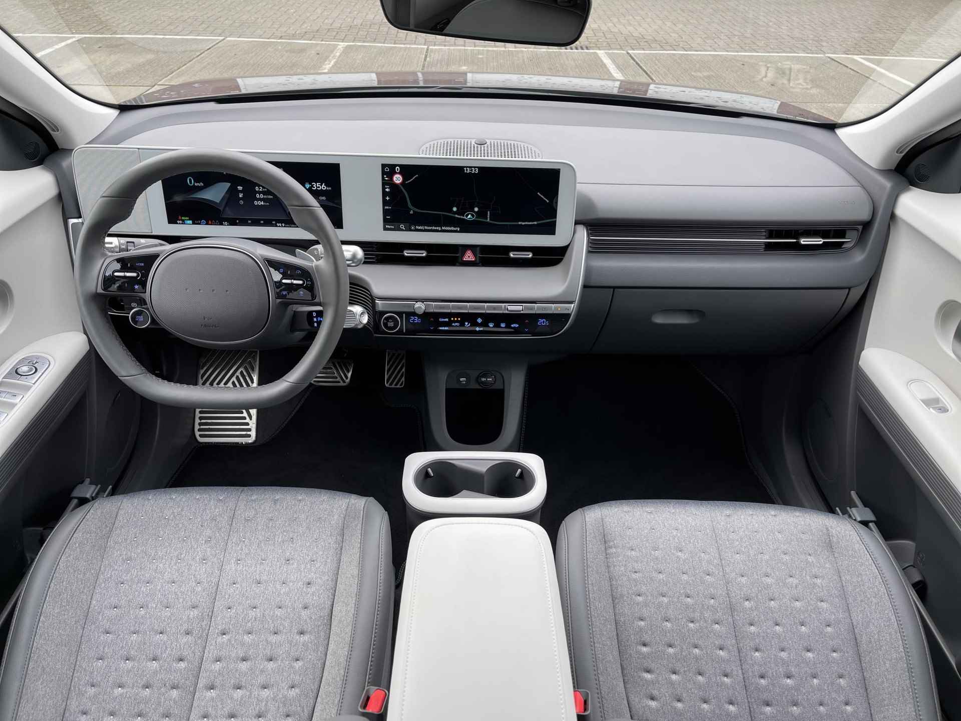 Hyundai IONIQ 5 77 kWh Connect Option Pack | Warmtepomp | Stuur- + Stoelverwarming | Adapt. Cruise Control | Apple Carplay/Android Auto | BOSE Audio | Rijklaarprijs! - 13/24