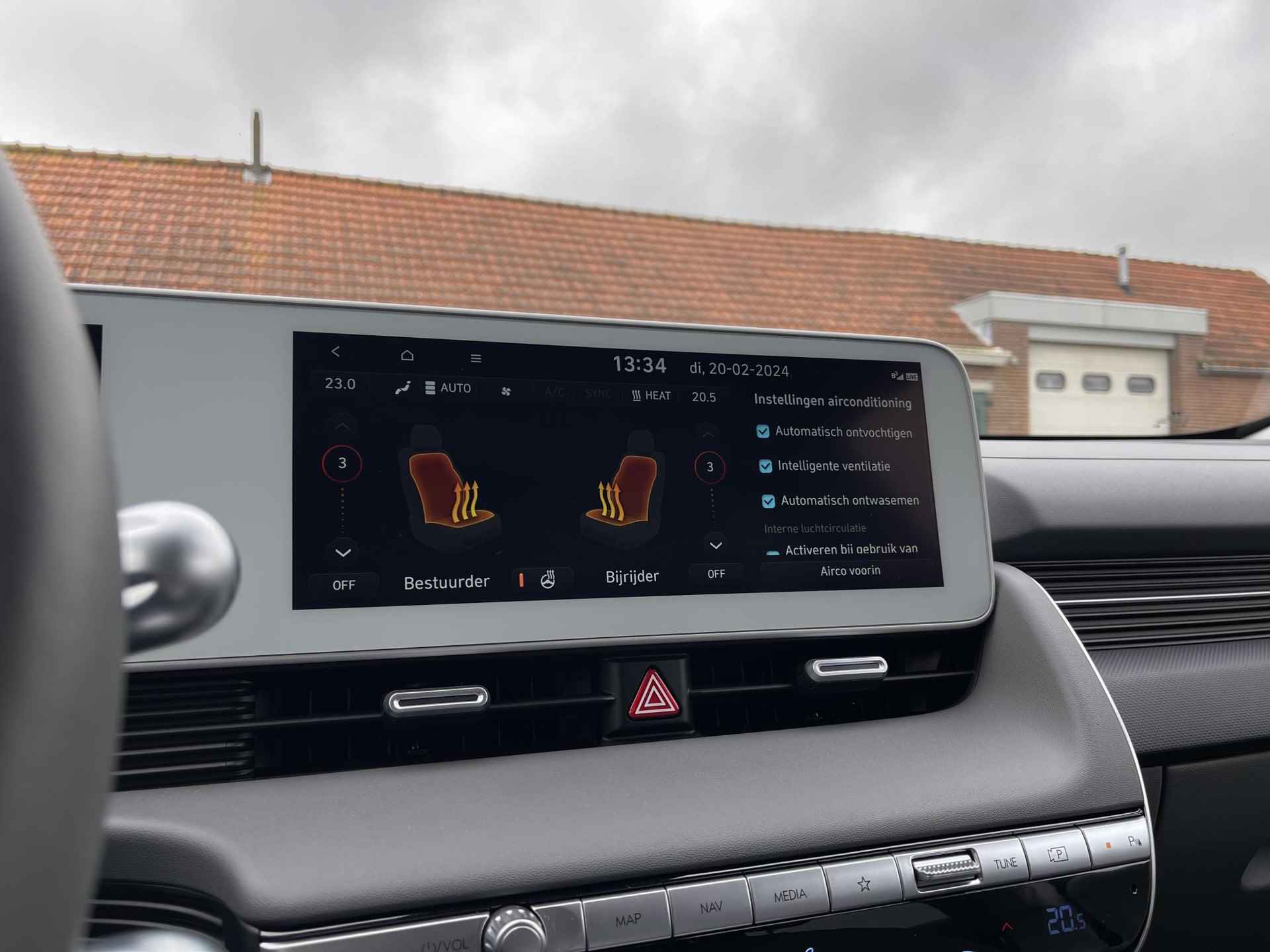 Hyundai IONIQ 5 77 kWh Connect Option Pack | Warmtepomp | Stuur- + Stoelverwarming | Adapt. Cruise Control | Apple Carplay/Android Auto | BOSE Audio | Rijklaarprijs! - 18/24