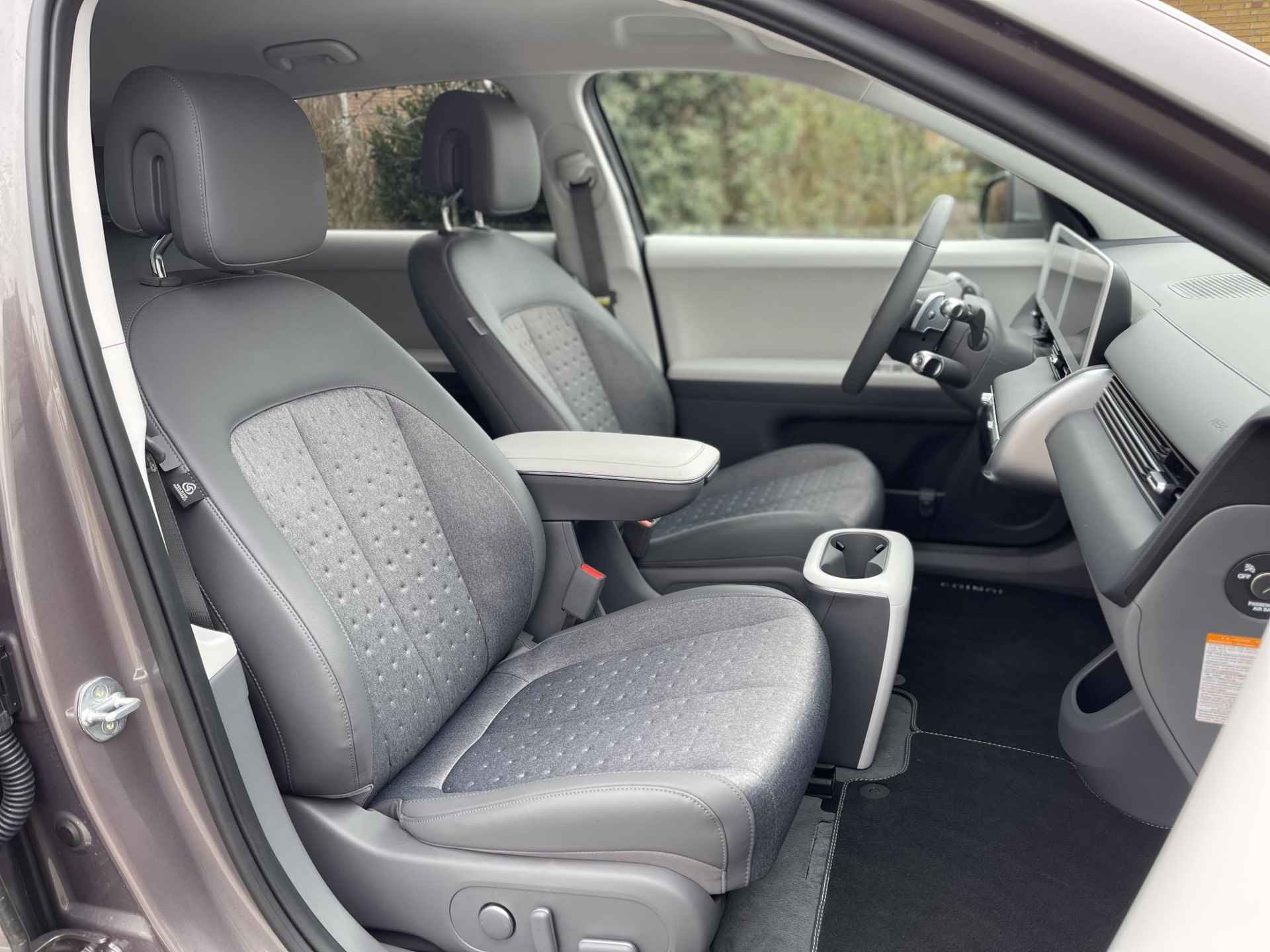 Hyundai IONIQ 5 77 kWh Connect Option Pack | Warmtepomp | Stuur- + Stoelverwarming | Adapt. Cruise Control | Apple Carplay/Android Auto | BOSE Audio | Rijklaarprijs! - 11/24
