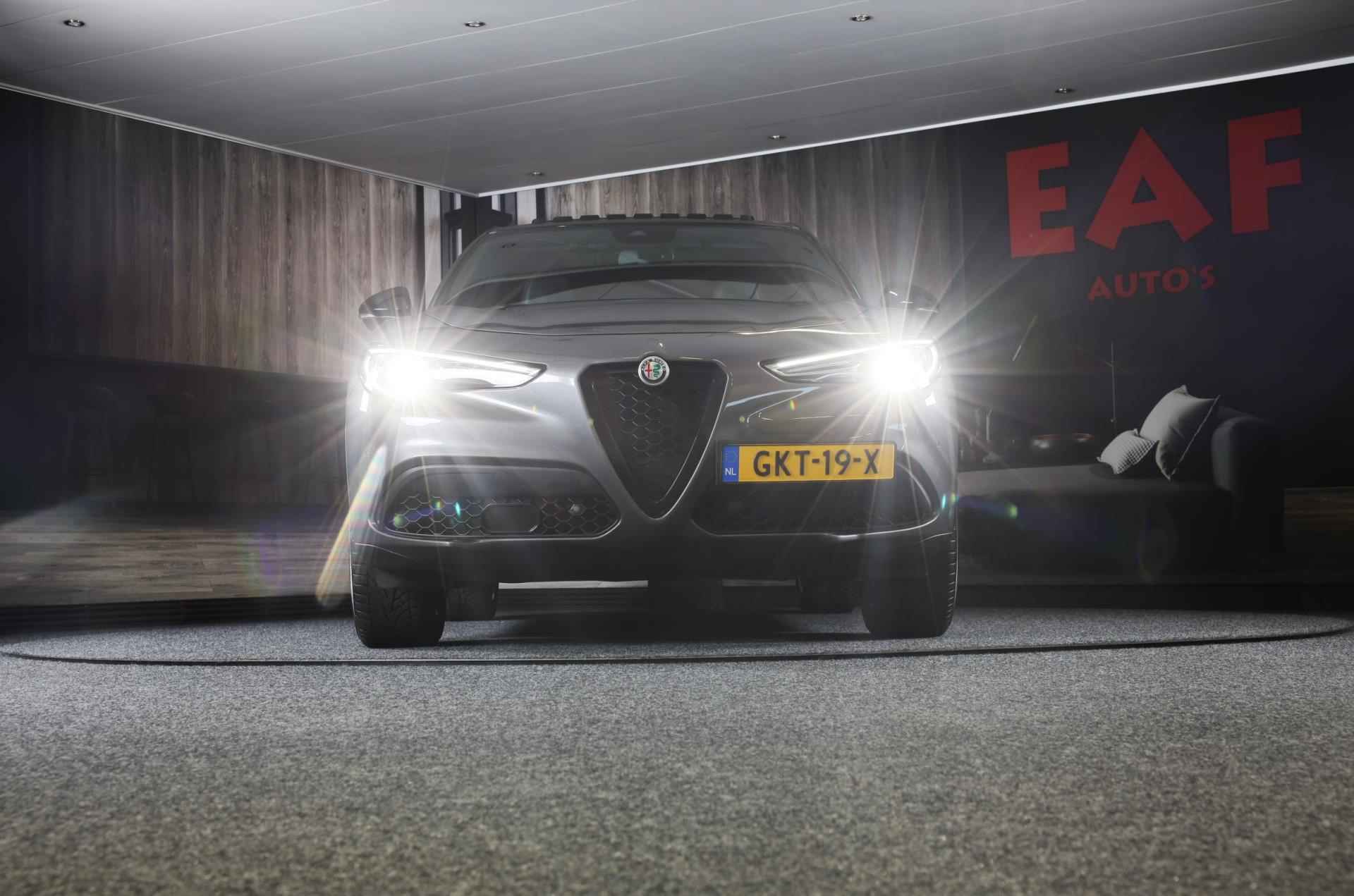 Alfa Romeo STELVIO 2.0 T AWD Veloce / AUT / Open Panoramadak / Lane Assist / Dode Hoek / Navi / Ecc / Leder / Led / Pdc / 19 - 29/49