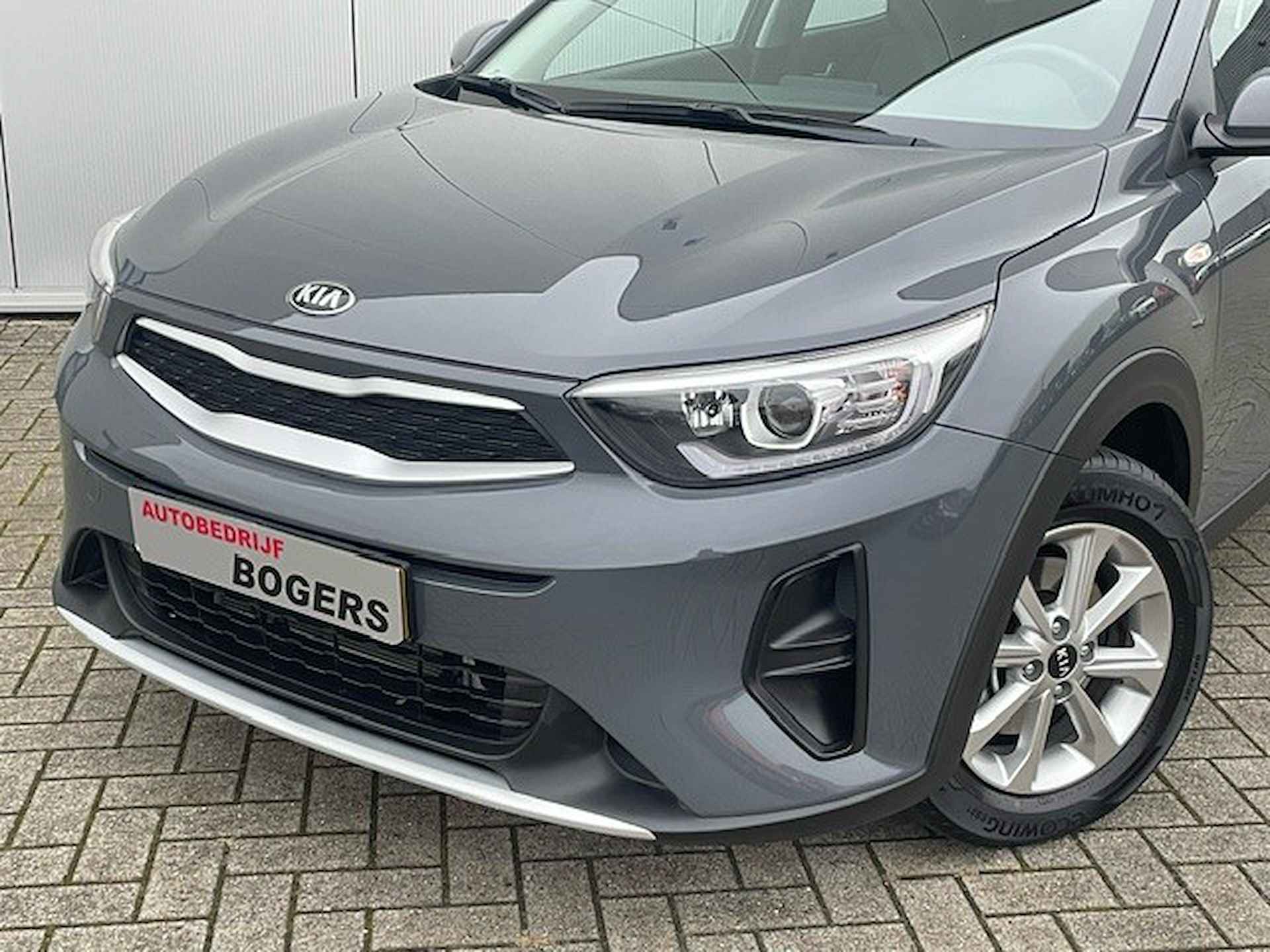 Kia Stonic 1.0 T-GDI MHEV Dynamicline Automaat Navigatie ( via AppleCarplay/Android Auto ), Airco, 15"Lm, Stoel/Stuurverwarming, Trekhaak - 4/25