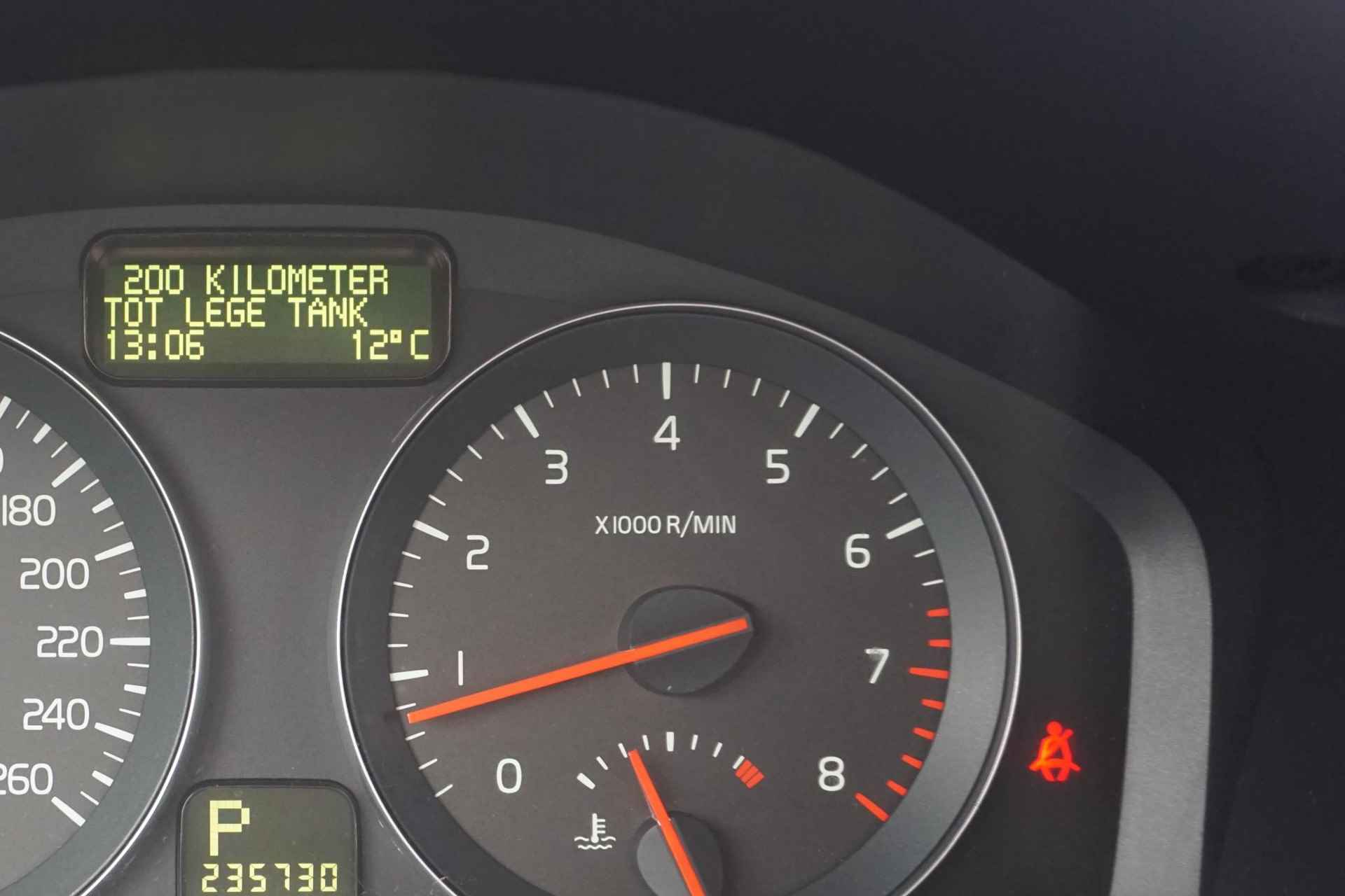 Volvo V50 2.4 Edition II 140PK | 5 Cilinder | Cruise control | climate control | parkeer sensoren | Roof rails | verwarmde stoelen | Leder | - 21/31