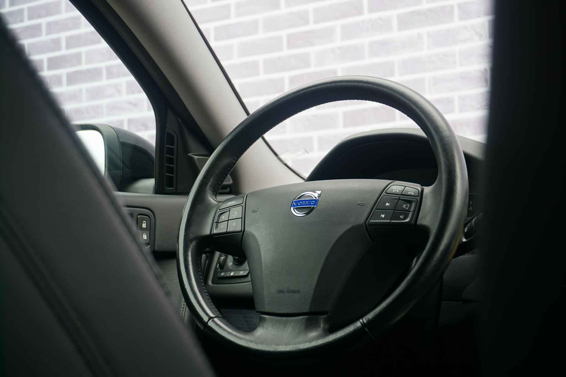 Volvo V50 2.4 Edition II 140PK | 5 Cilinder | Cruise control | climate control | parkeer sensoren | Roof rails | verwarmde stoelen | Leder | - 29/31
