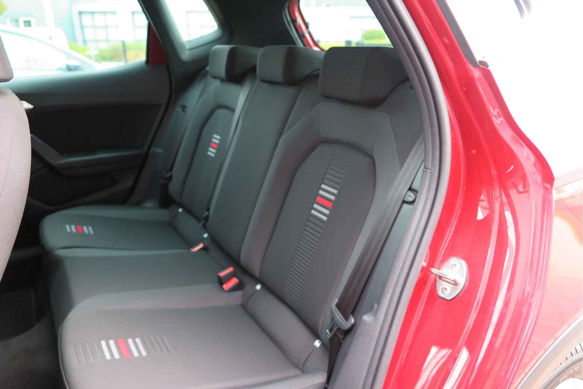 SEAT Arona 1.0 TSI FR Business Intense 85KW 116PK DSG LED, PDC, Adaptive cruise, Blind spot, Stoelverwarming, Navi, Carplay , Draadloos telefoon laden, Buitenspiegels inklapbaar,Trekhaak,etc - 28/91