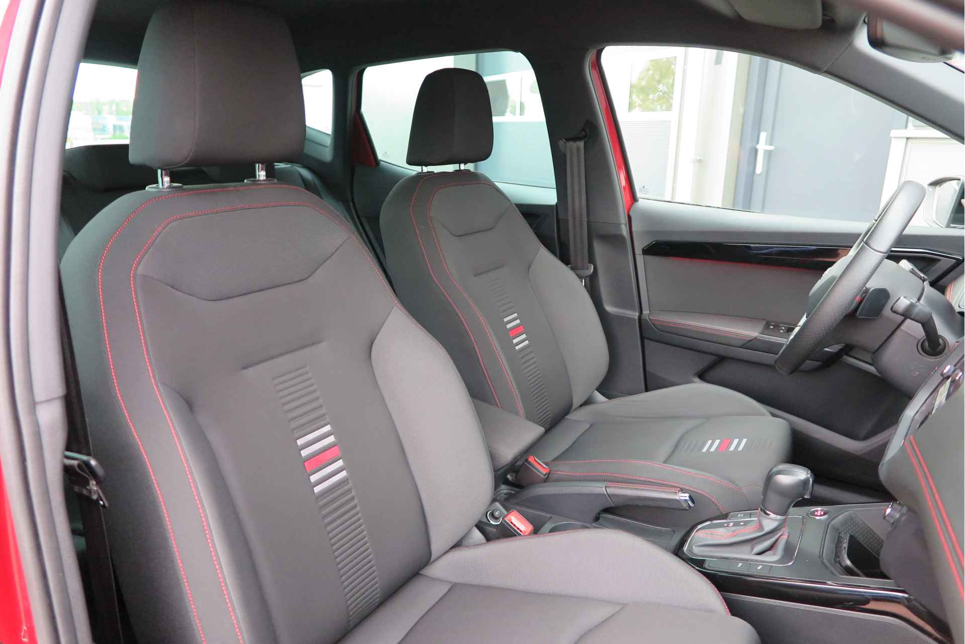 SEAT Arona 1.0 TSI FR Business Intense 85KW 116PK DSG LED, PDC, Adaptive cruise, Blind spot, Stoelverwarming, Navi, Carplay , Draadloos telefoon laden, Buitenspiegels inklapbaar,Trekhaak,etc - 33/91