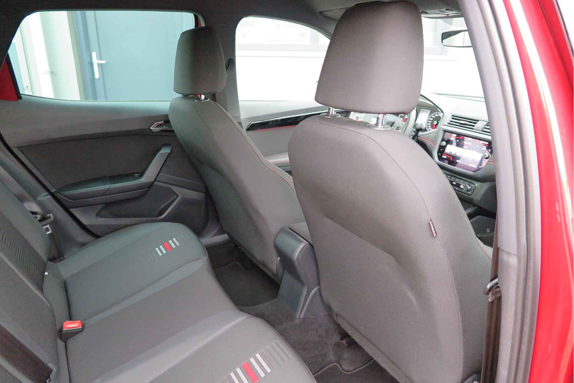 SEAT Arona 1.0 TSI FR Business Intense 85KW 116PK DSG LED, PDC, Adaptive cruise, Blind spot, Stoelverwarming, Navi, Carplay , Draadloos telefoon laden, Buitenspiegels inklapbaar,Trekhaak,etc - 40/91