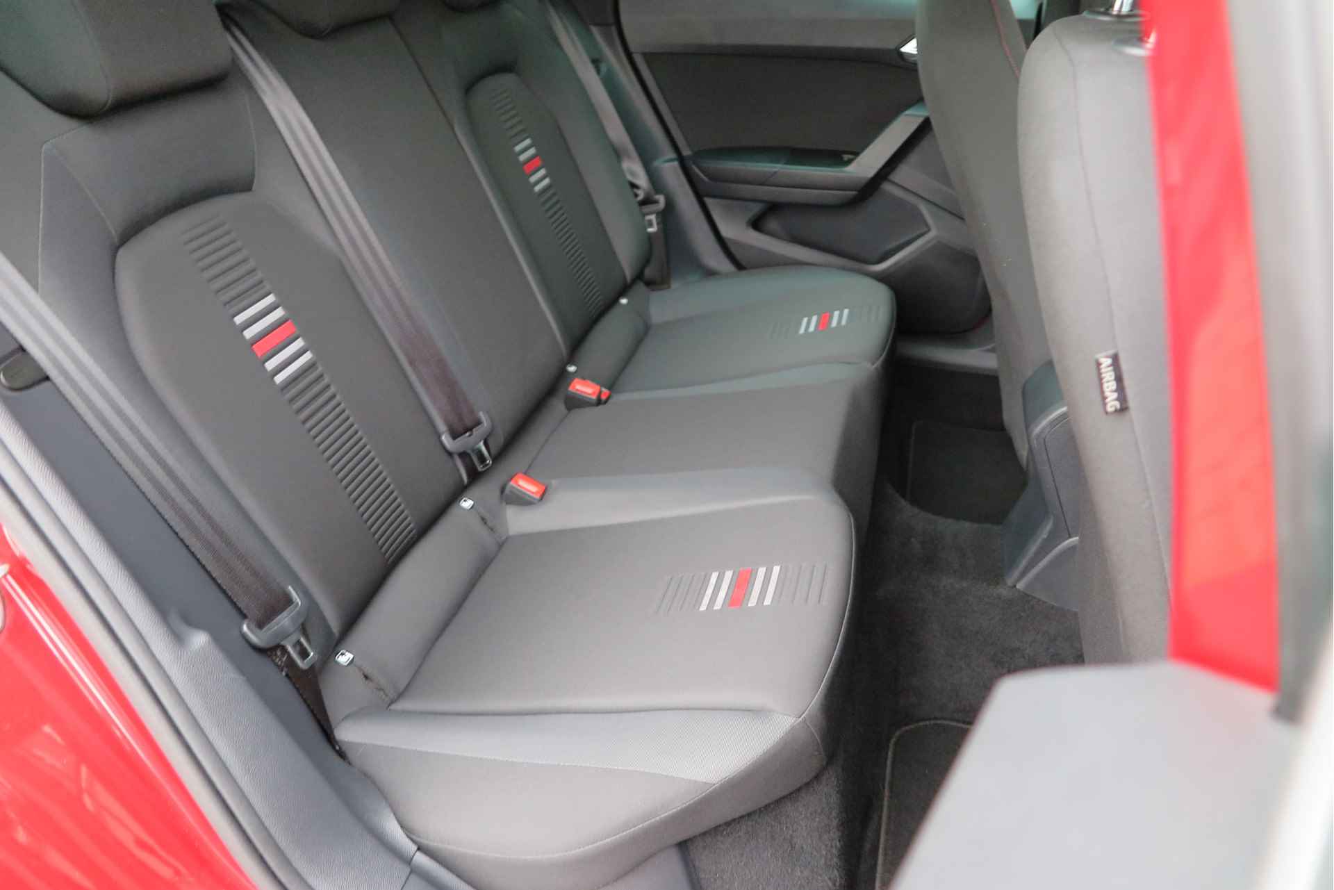 SEAT Arona 1.0 TSI FR Business Intense 85KW 116PK DSG LED, PDC, Adaptive cruise, Blind spot, Stoelverwarming, Navi, Carplay , Draadloos telefoon laden, Buitenspiegels inklapbaar,Trekhaak,etc - 41/91