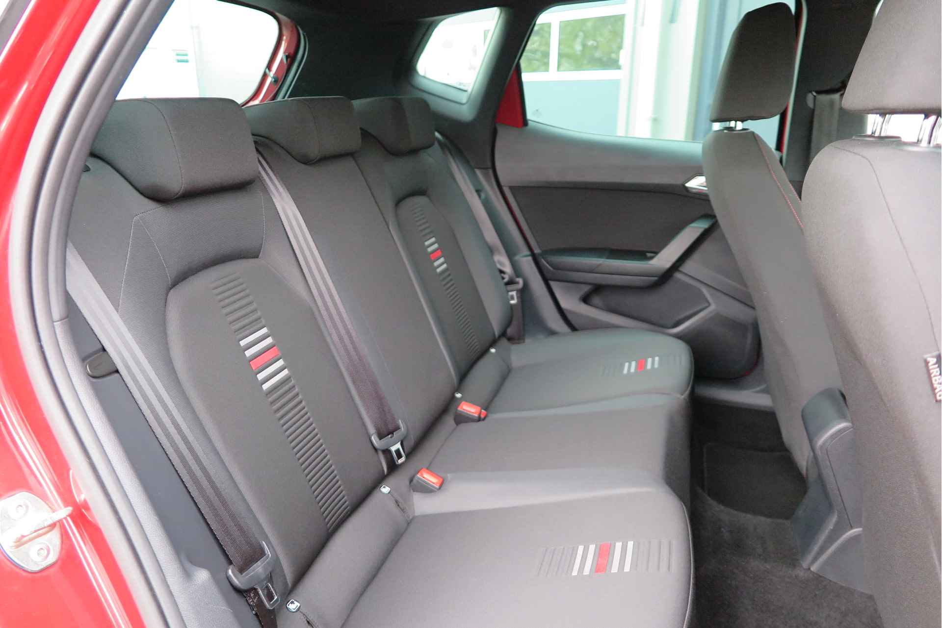 SEAT Arona 1.0 TSI FR Business Intense 85KW 116PK DSG LED, PDC, Adaptive cruise, Blind spot, Stoelverwarming, Navi, Carplay , Draadloos telefoon laden, Buitenspiegels inklapbaar,Trekhaak,etc - 42/91