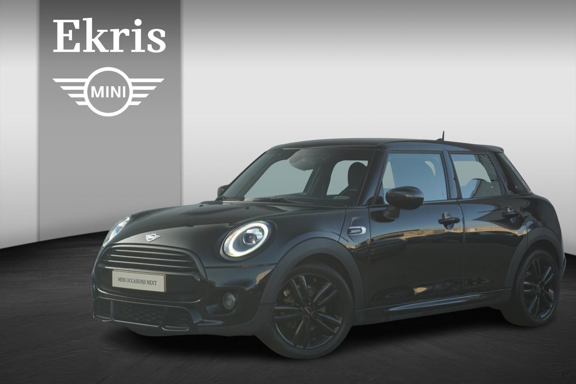 Mini 5-Deurs Cooper Dalston Edition / 17'' LM Velgen / Parkeersensoren / Navi