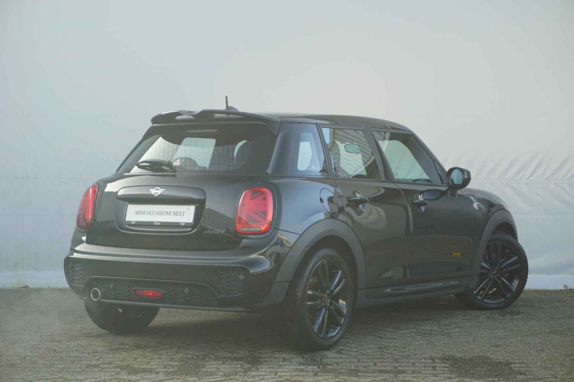 Mini 5-Deurs Cooper Dalston Edition / 17'' LM Velgen / Parkeersensoren / Navi - 2/34