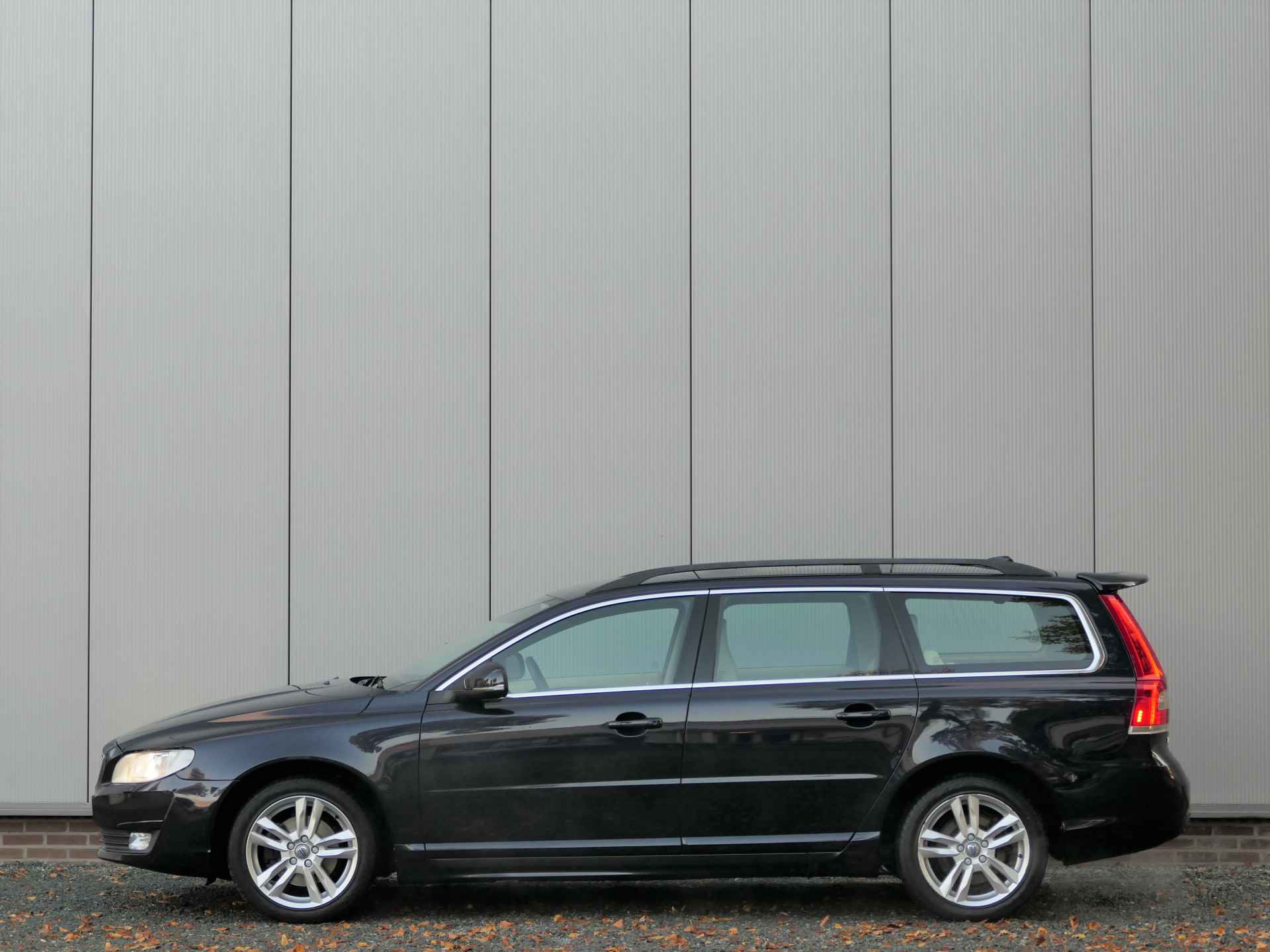 Volvo V70 T4 AUT Classic Edition Xenon / Afneembare trekhaak / Navi - 6/23