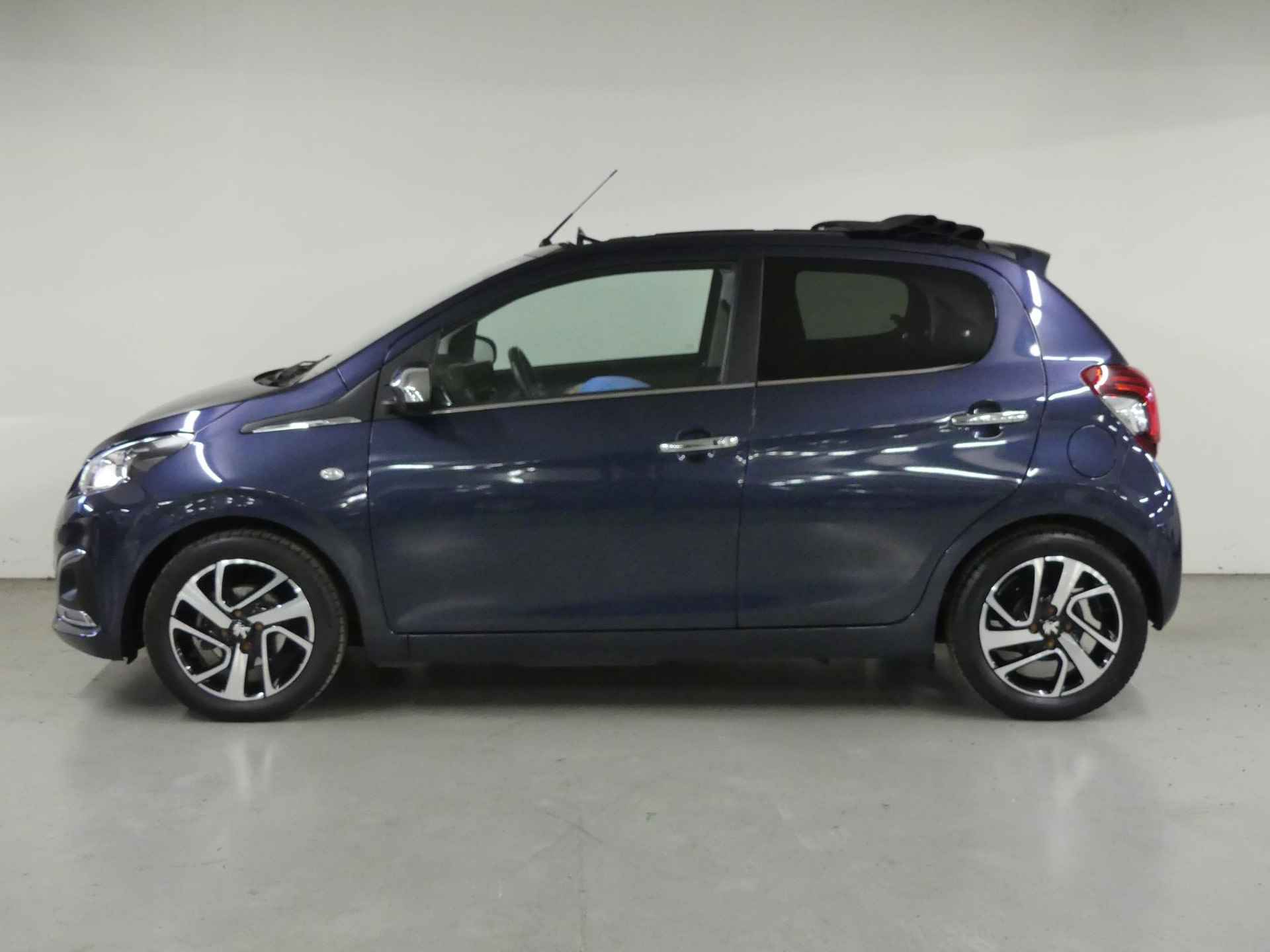 Peugeot 108 1.0 e-VTi Allure TOP! | Vouwdak | Climate Control | Camera | Cruise Control | Apple Carplay/Android Auto| Lichtmetalen Velgen - 6/27