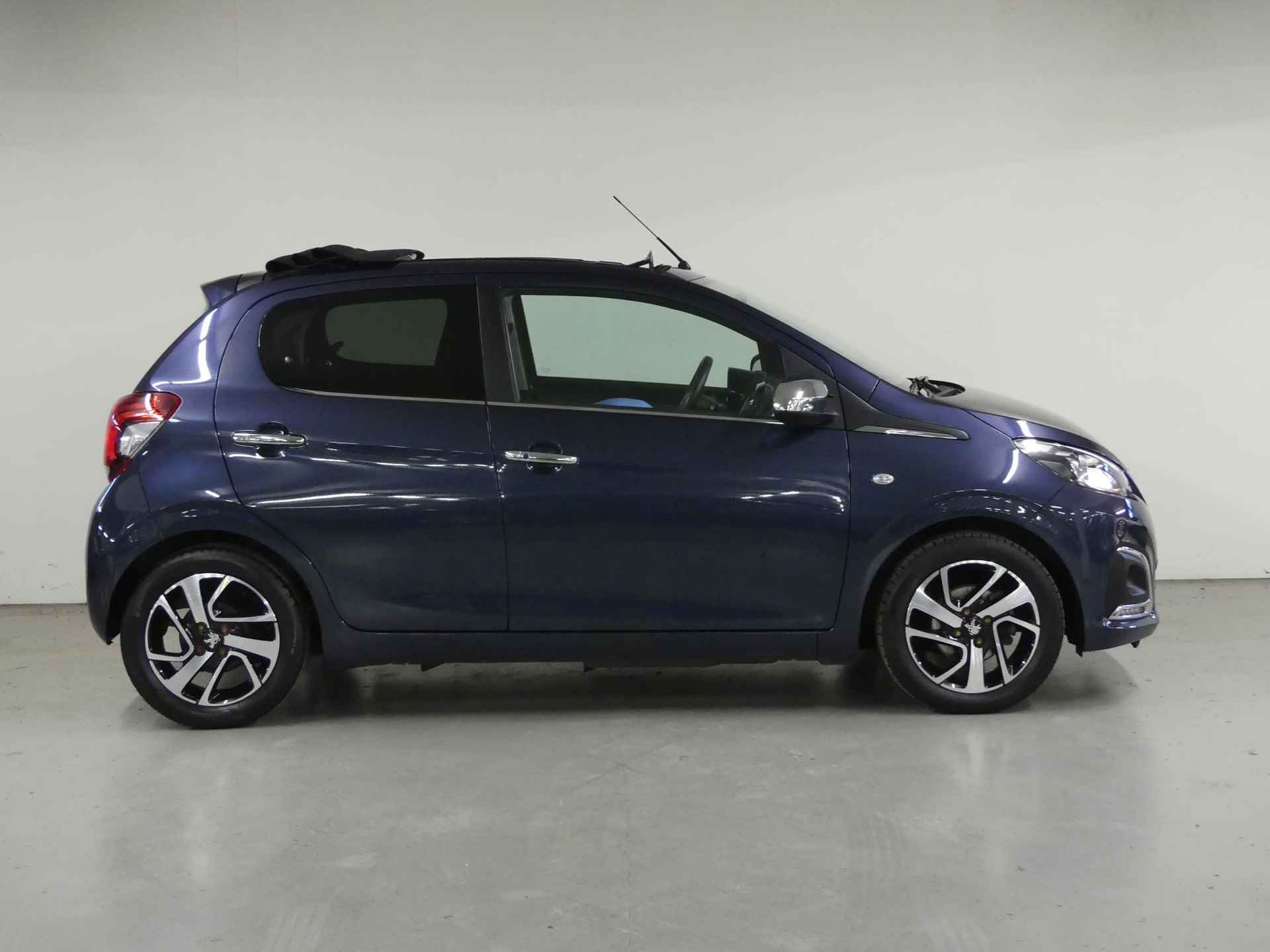 Peugeot 108 1.0 e-VTi Allure TOP! | Vouwdak | Climate Control | Camera | Cruise Control | Apple Carplay/Android Auto| Lichtmetalen Velgen - 7/27