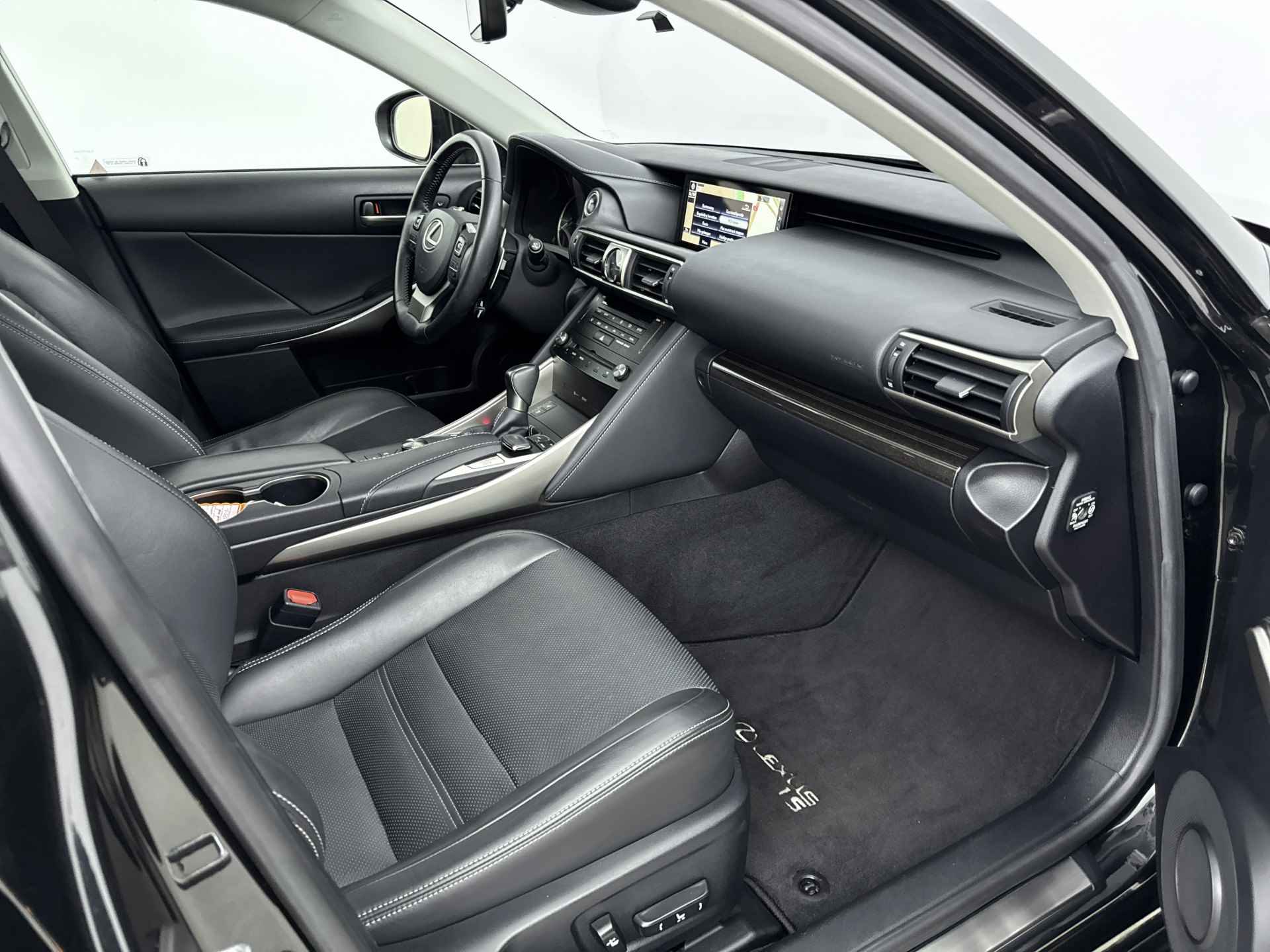 Lexus IS 300h Hybrid Luxury Line | Schuifdak | Keyless Entry | Stoelventilatie | - 31/42