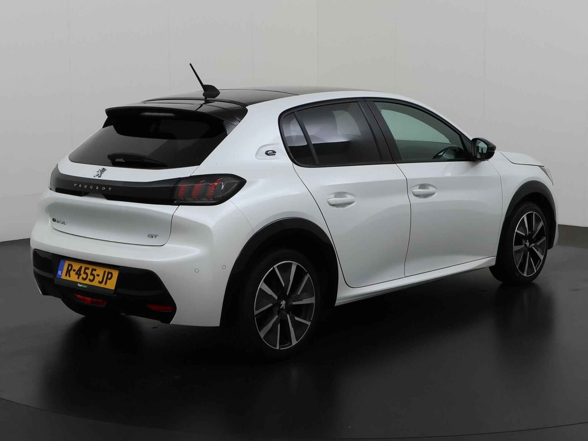 Peugeot e-208 EV GT 350 50 kWh | 16.945,- na subsidie | Panoramadak | Camera | Stoelverwarming | Zondag Open! - 4/37