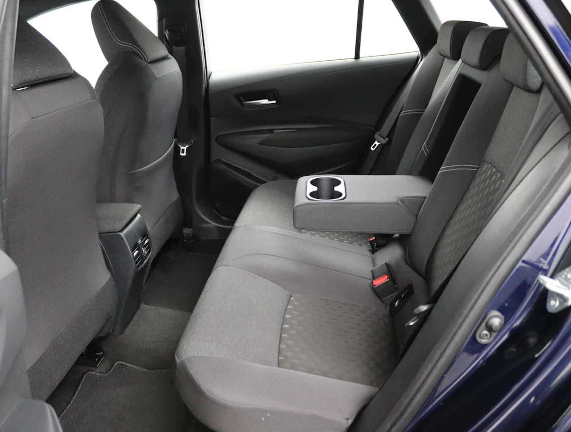 Toyota Corolla Touring Sports 1.8 Hybrid Active | 10 Jaar Garantie | Nieuwste Model | Groot Scherm Navigatie | Toyota Safety Sense | DAB | Smart Connect | Apple Carplay & Android Auto | - 14/51