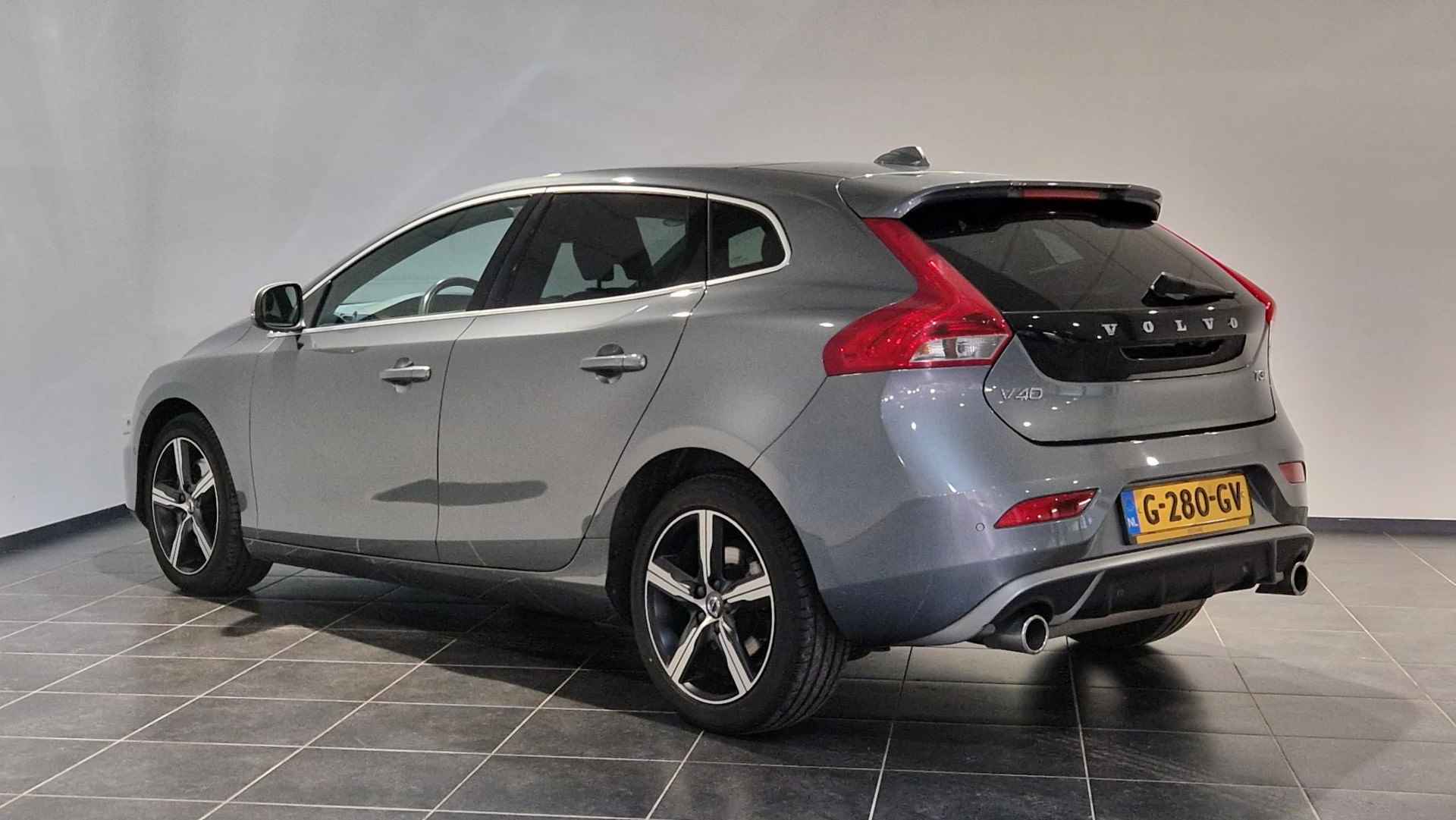 Volvo V40 1.5 T3 Polar+ Sport R-Desgin | Panoramadak | Leder | Standkachel - 9/26