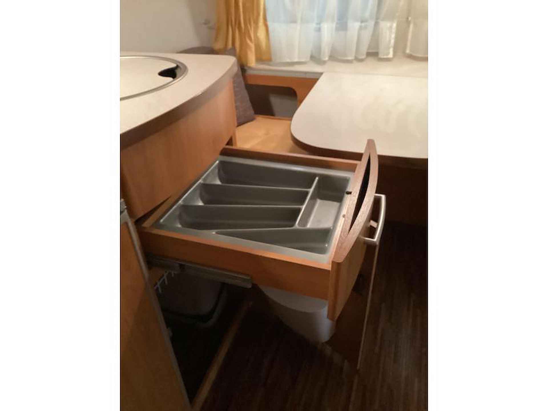 Eriba Touring Familia 310 GT luifel / vast bed. - 15/20