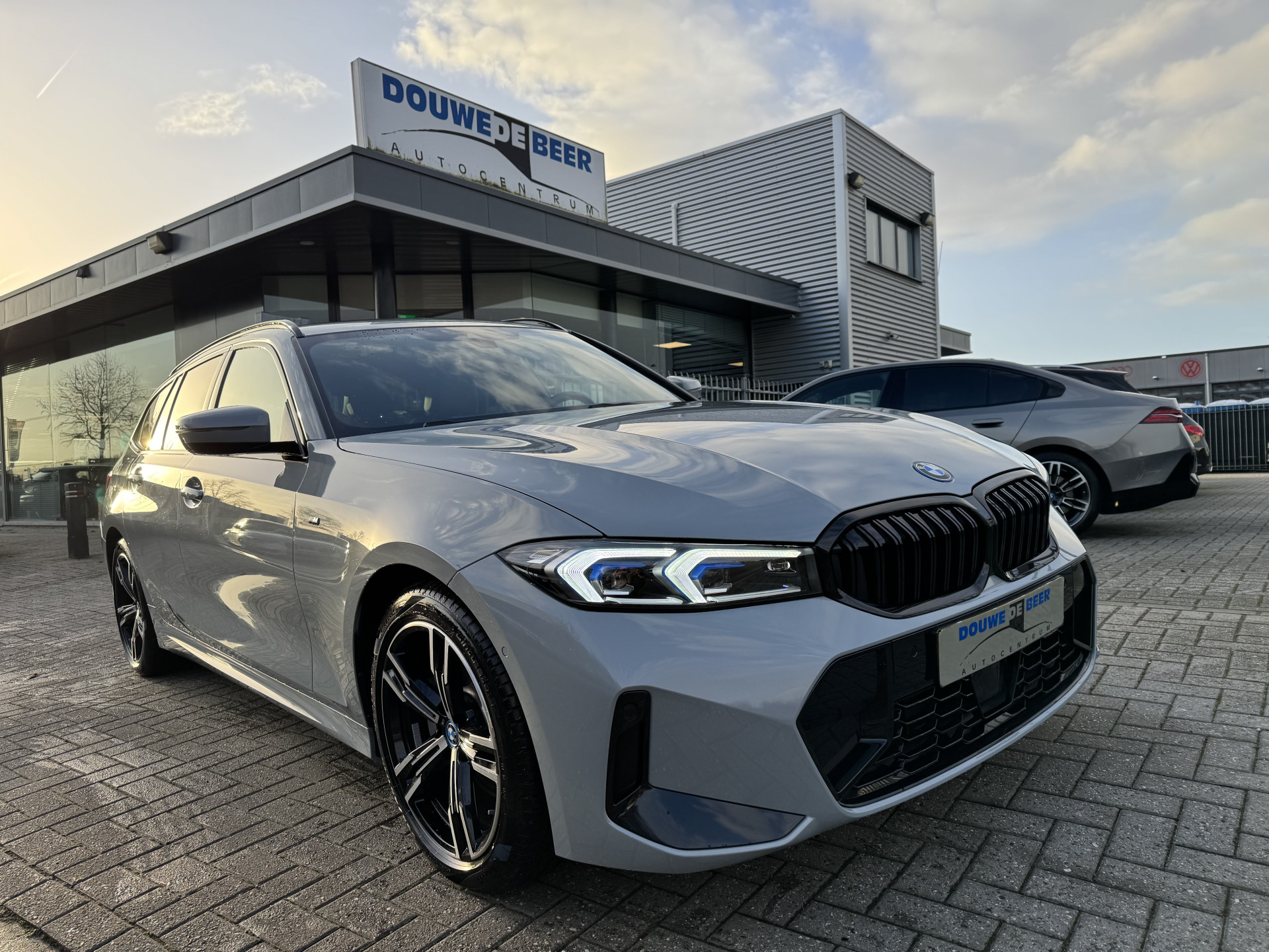 BMW 3 Serie Touring 330e M sport NEW MODEL Adapt. Cruise | Keyless | Laser LED | Stuur en Stoelverw. |  Camera