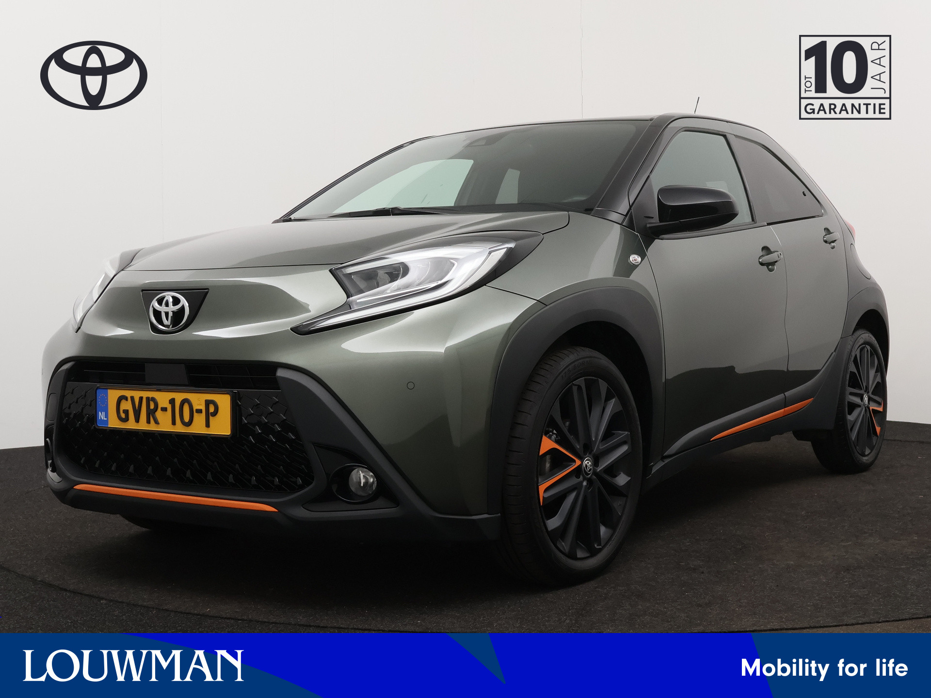 Toyota Aygo X 1.0 Limited | Navigatie | Camera | LM velgen | Parkeersensoren | Stoelverwarming | Draadloze telefoonlader | Half leder |