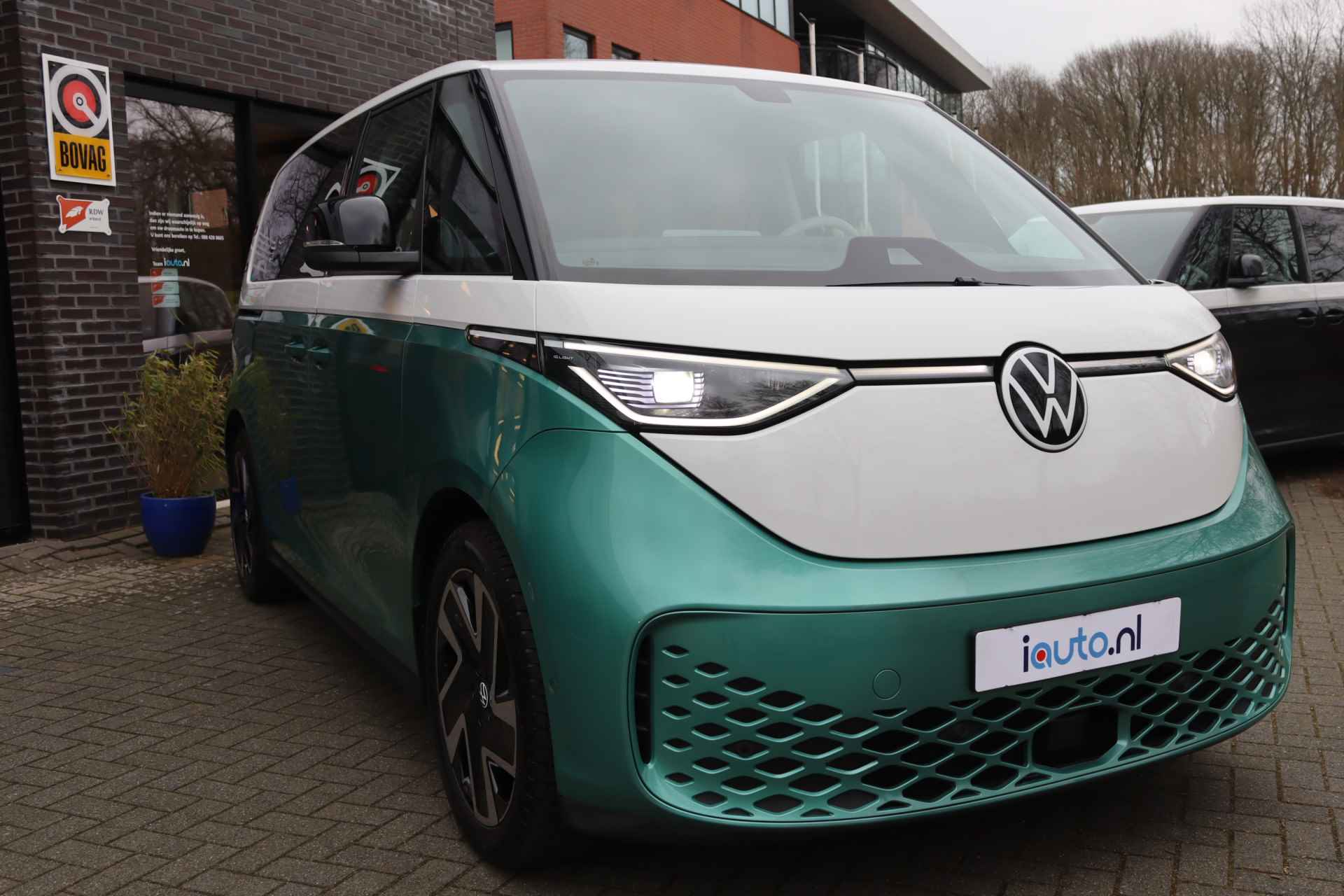 Volkswagen ID. Buzz Pro Style 77kWh IQ.Light/Keyless/Camera/Acc/Elek. schuifdeuren+klep/Dodehoek/20" - 36/43