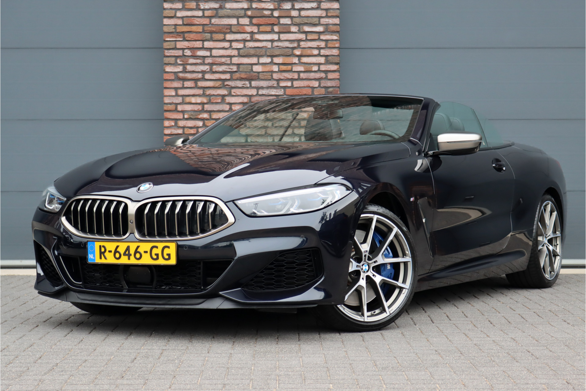 BMW 8 Serie M850i xDrive High Executive Aut8, M-pakket, Head-up Display, Soft-close, Surround Camera, Stoelverwarming/-ventilatie, Leder, Display Key, Laserverlichting, DAB, Etc, bij viaBOVAG.nl