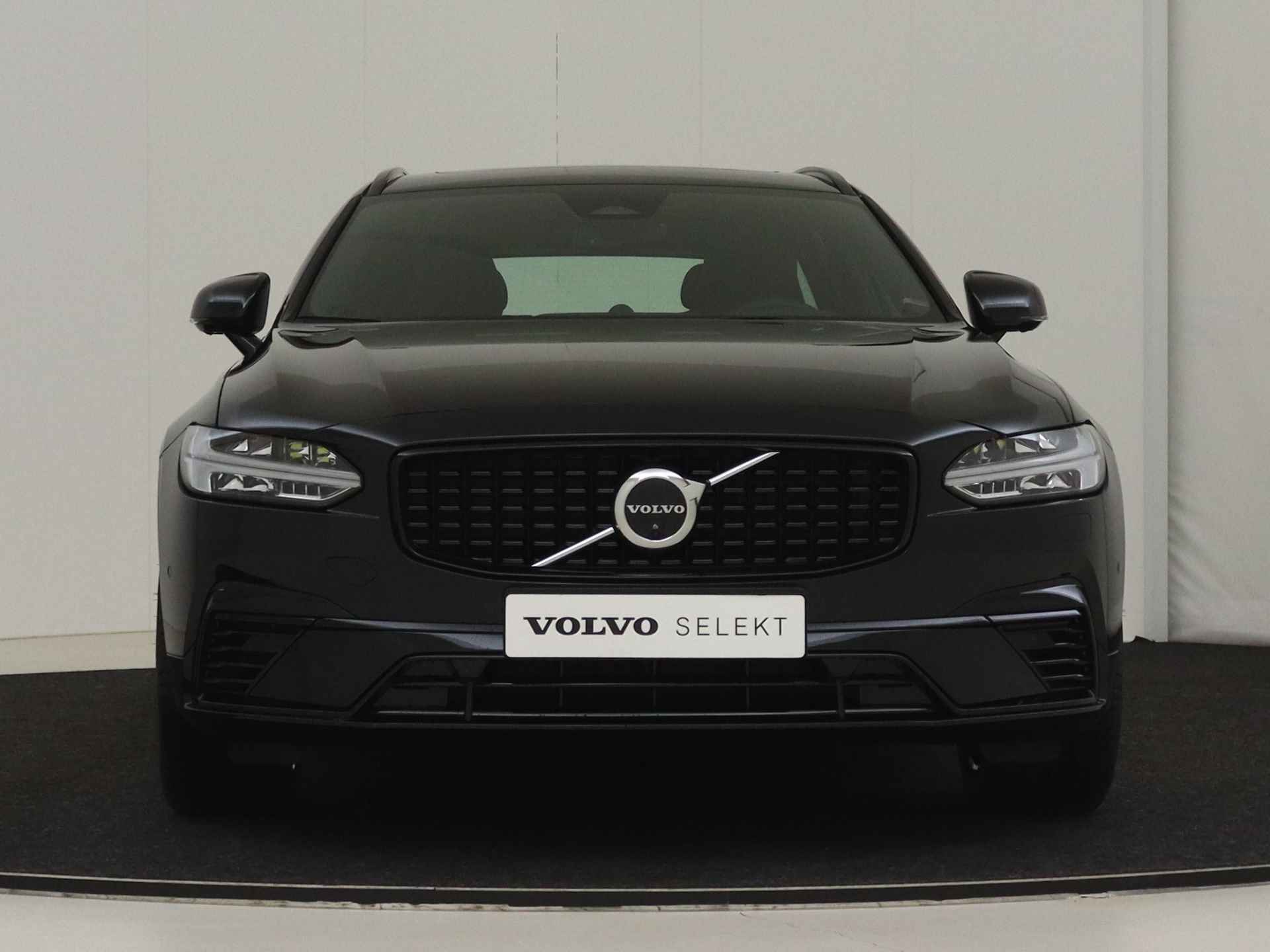 Volvo V90 T6 Recharge AWD Ultimate Dark | Luchtvering | Bowers & Wilkins | 360 Camera | Elektr. Trekhaak | Panoramadak | Leder dashboard | - 10/17