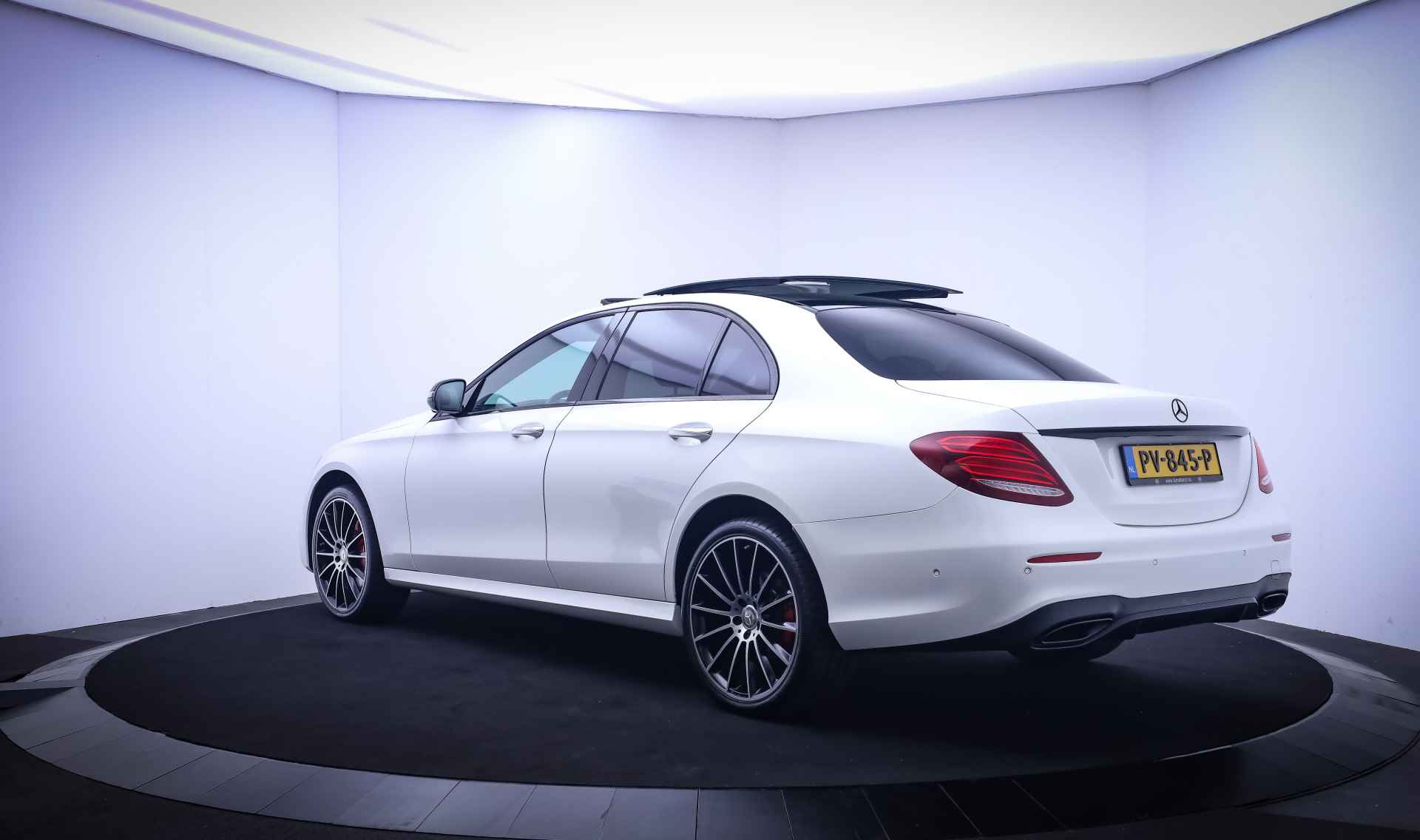 Mercedes-Benz E-Klasse 200 AUT 9G. AMG-LINE VOL! PANO/MEMORY/ACC/LANEASSIST/LED/LUCHTV./360/WIDESCREEN - 8/29