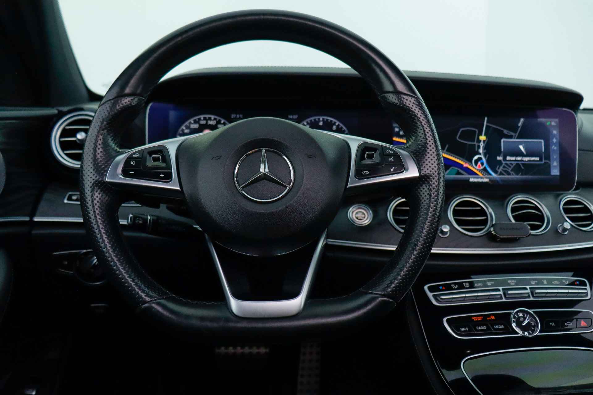 Mercedes-Benz E-Klasse 200 AUT 9G. AMG-LINE VOL! PANO/MEMORY/ACC/LANEASSIST/LED/LUCHTV./360/WIDESCREEN - 20/29