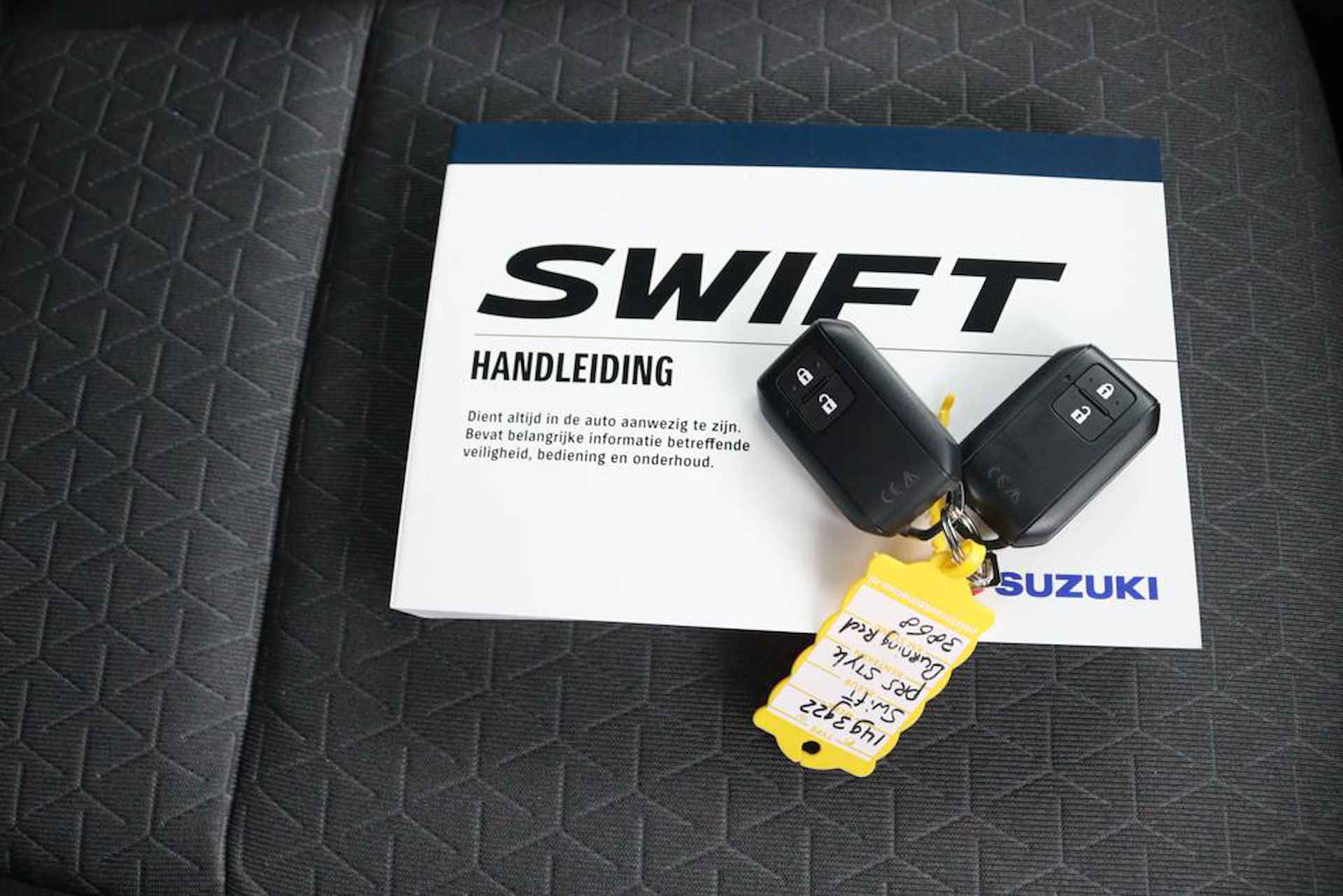 Suzuki Swift 1.2 Style Smart Hybrid Rhino Edition | Stoelverwarming | Navigatie | Keyless Entry | Parkeersensoren Achter | - 24/43