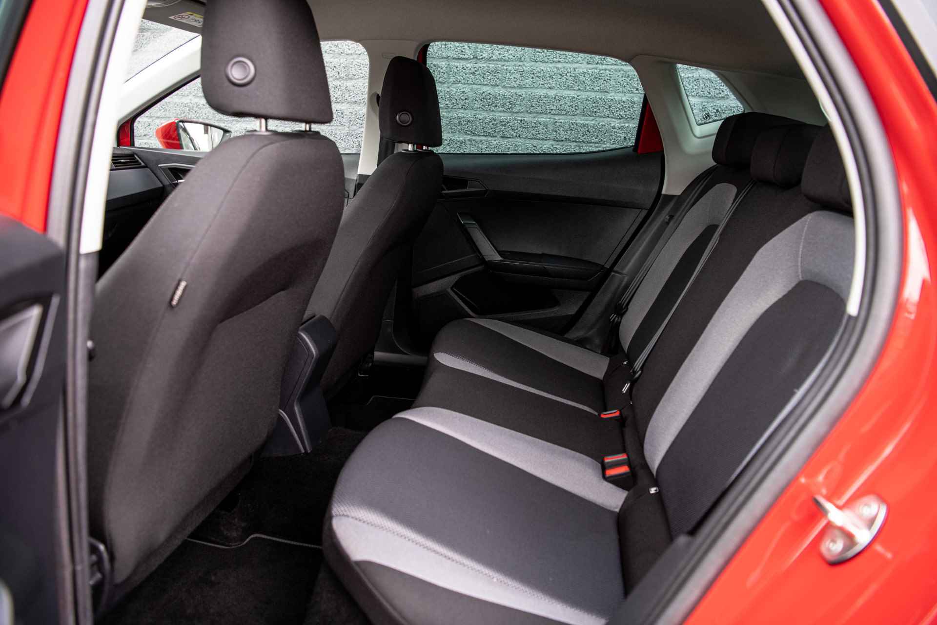 SEAT Ibiza 1.0 TSi 95 pk Style Business Intense | Navigatie | Parkeersensoren | Camera - 9/41