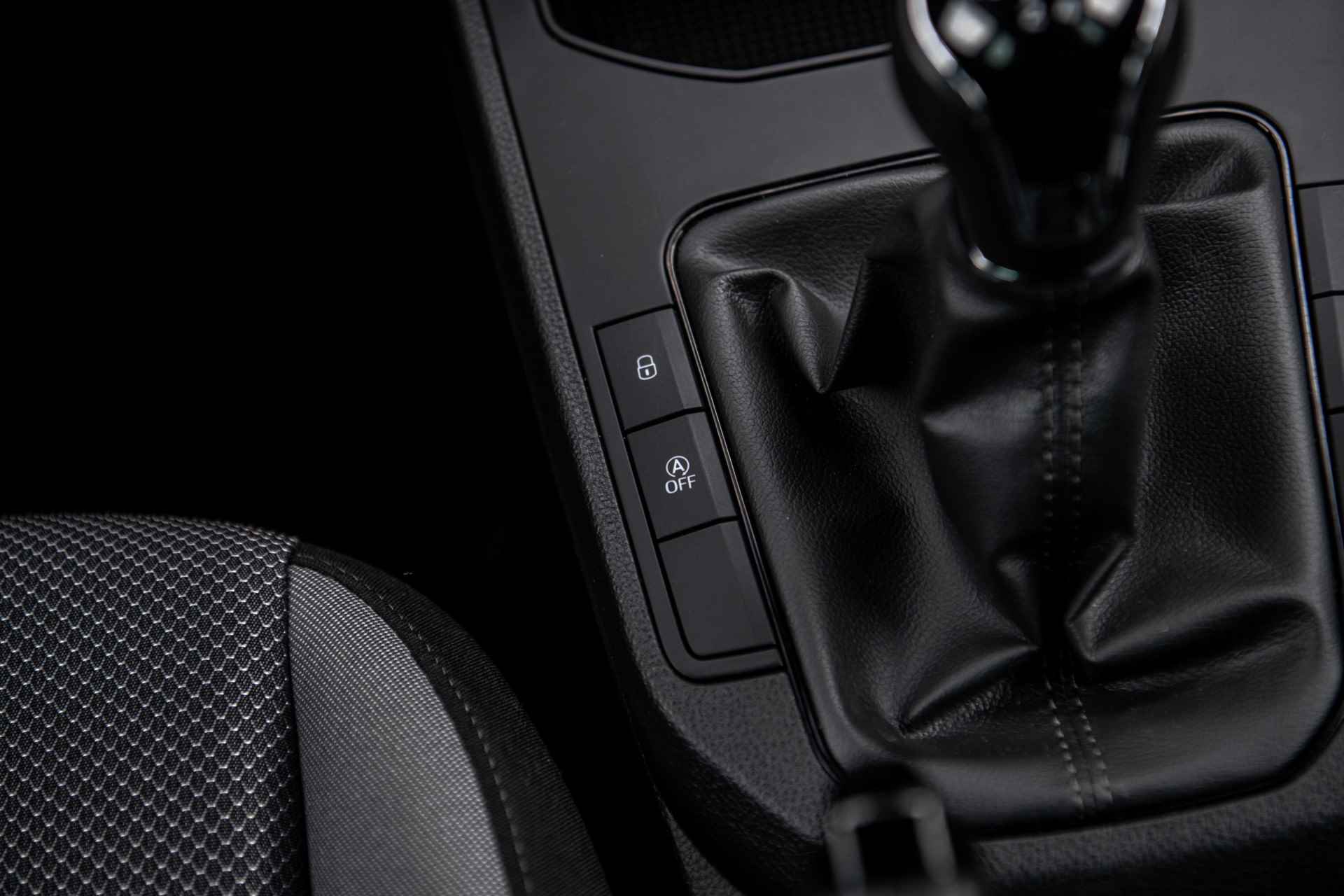 SEAT Ibiza 1.0 TSi 95 pk Style Business Intense | Navigatie | Parkeersensoren | Camera - 30/41