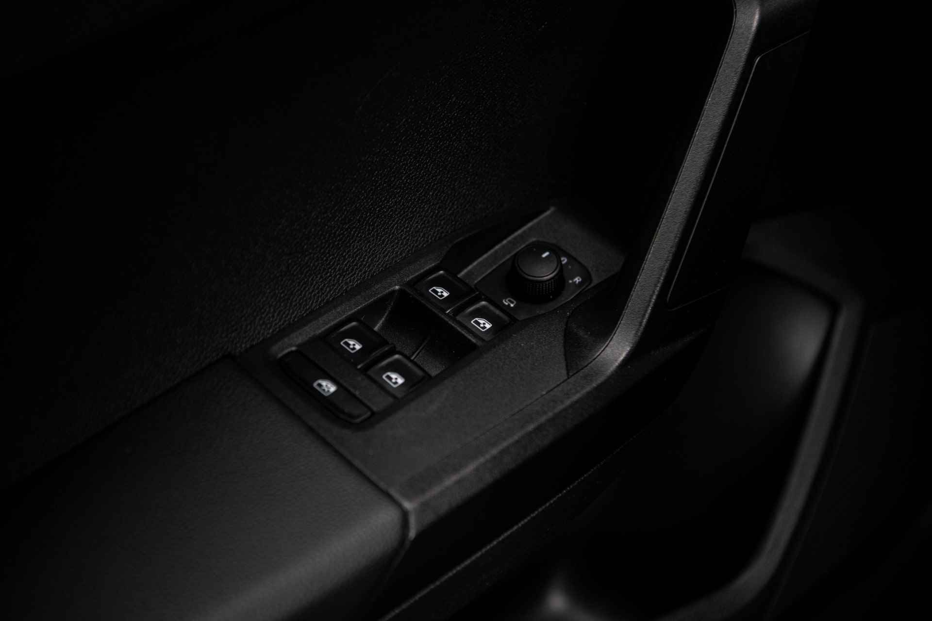 SEAT Ibiza 1.0 TSi 95 pk Style Business Intense | Navigatie | Parkeersensoren | Camera - 32/41