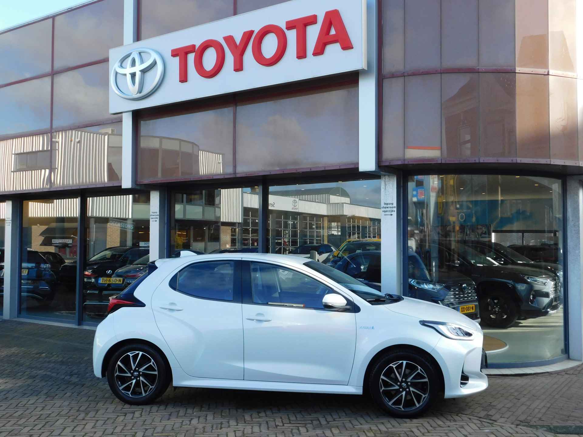 Toyota Yaris 1.5 Hybrid First Edition | Trekhaak | LM Velgen | - 45/64