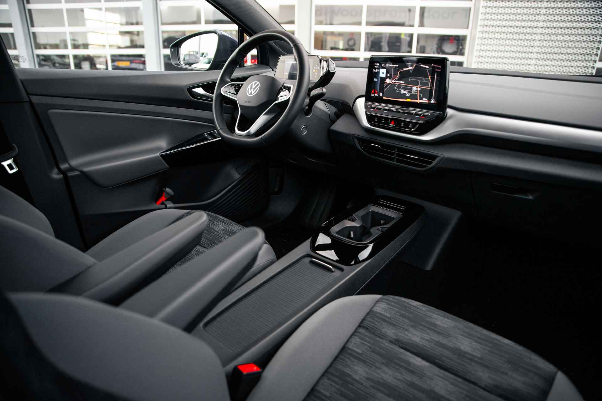 Volkswagen ID.4 Pro 77 kWh 204PK | Navigatie | DAB radio | LED koplampen | Parkeersensoren v+a | Camera achter | Lane assist | Stoelverwarming | 19"LMV - 15/66